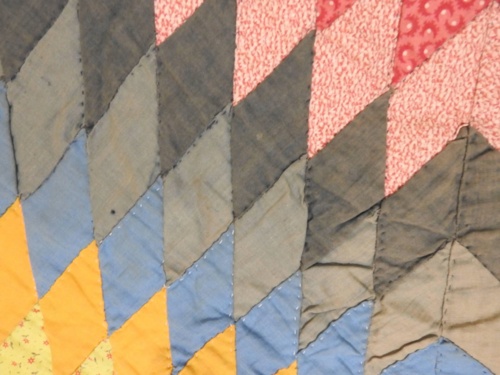 Vintage Handmade Star Quilt - 7