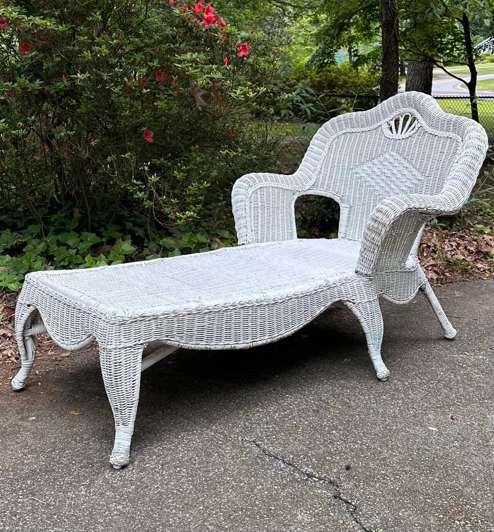 Early 20th Century Victorian White Wicker Rattan Chaise Lounge Chair - 2