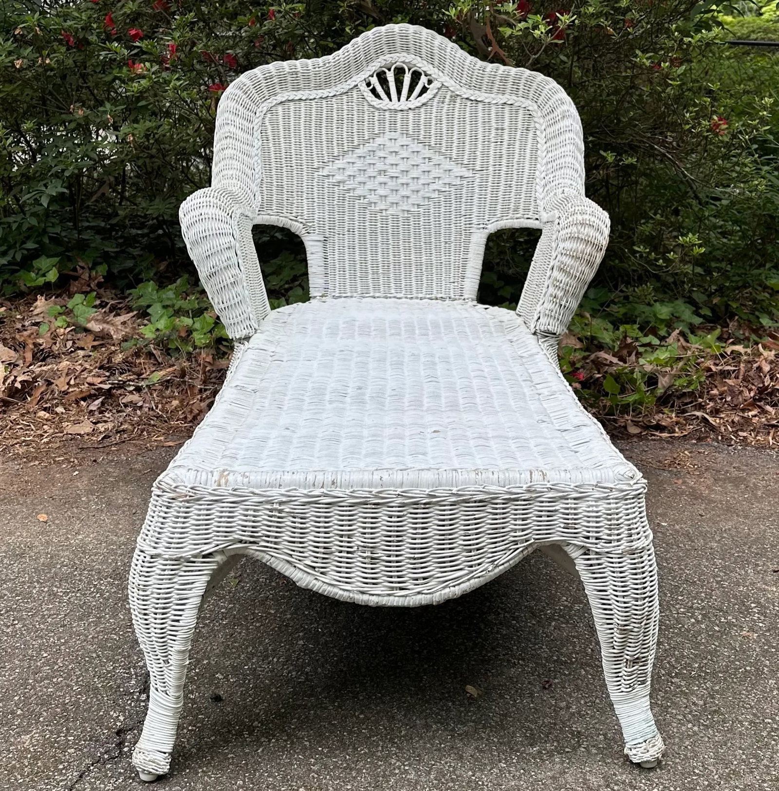Early 20th Century Victorian White Wicker Rattan Chaise Lounge Chair - 3