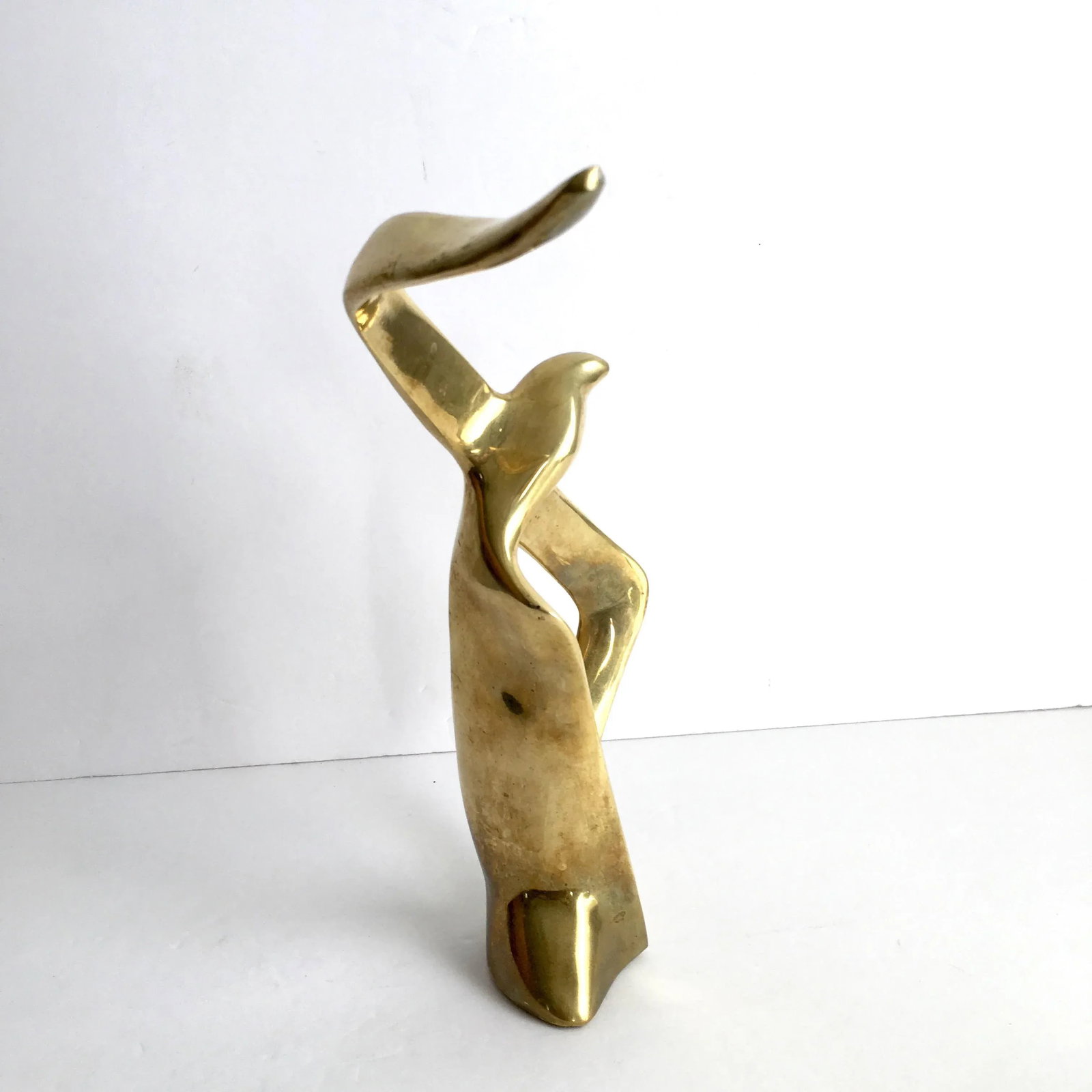 Mid Century Brass Bird Statue Soaring Seagull Sculptural Bird in Flight Vintage - 4