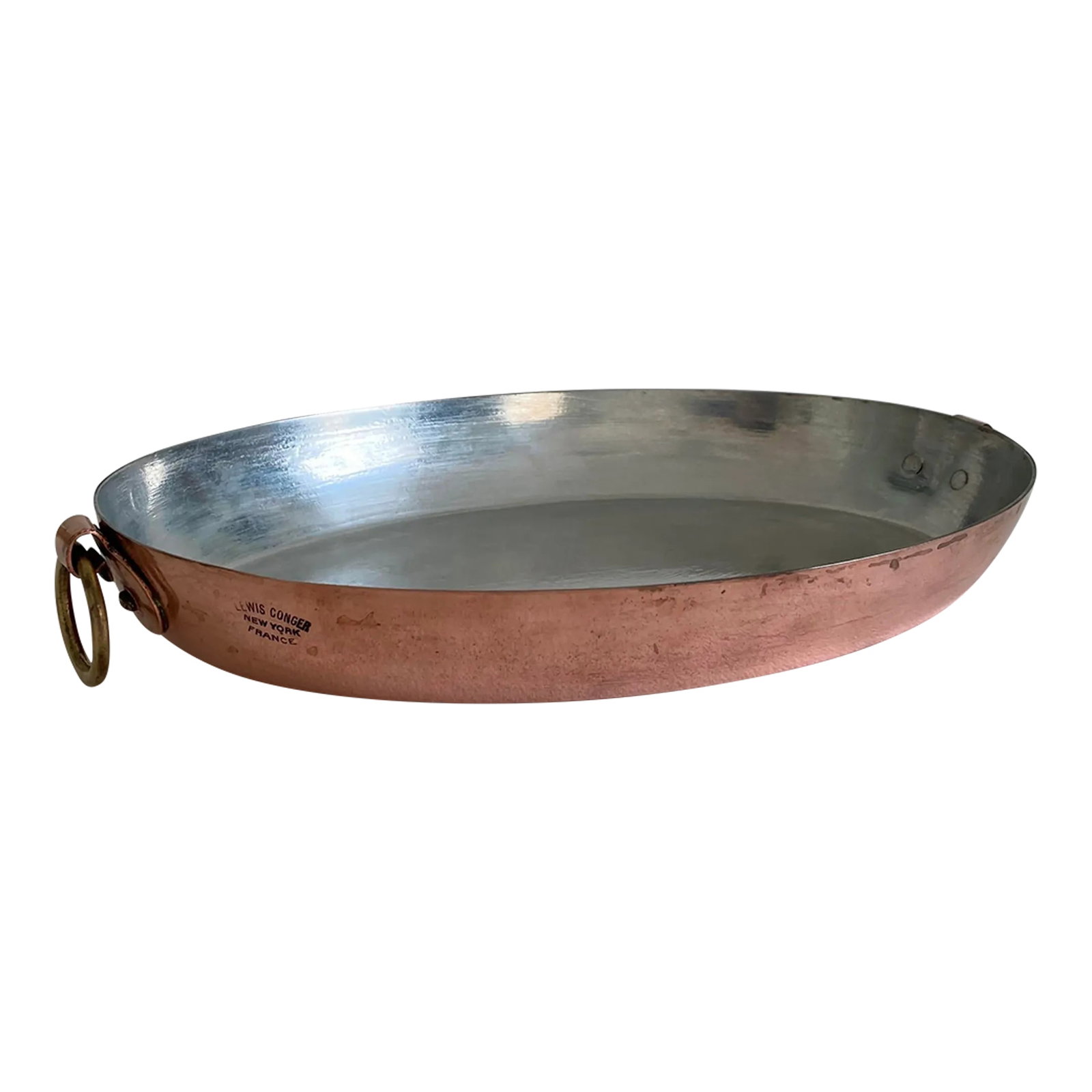 20th Century Lewis Conger New York France Oval Copper Au Gratin: n oval, copper au gratin pan by Lewis Conger, New York. Professionally cleaned and retinned in the Spring/ Summer of 2022. Ready for use in your kitchen. Lewis Conger was a housewares store founded