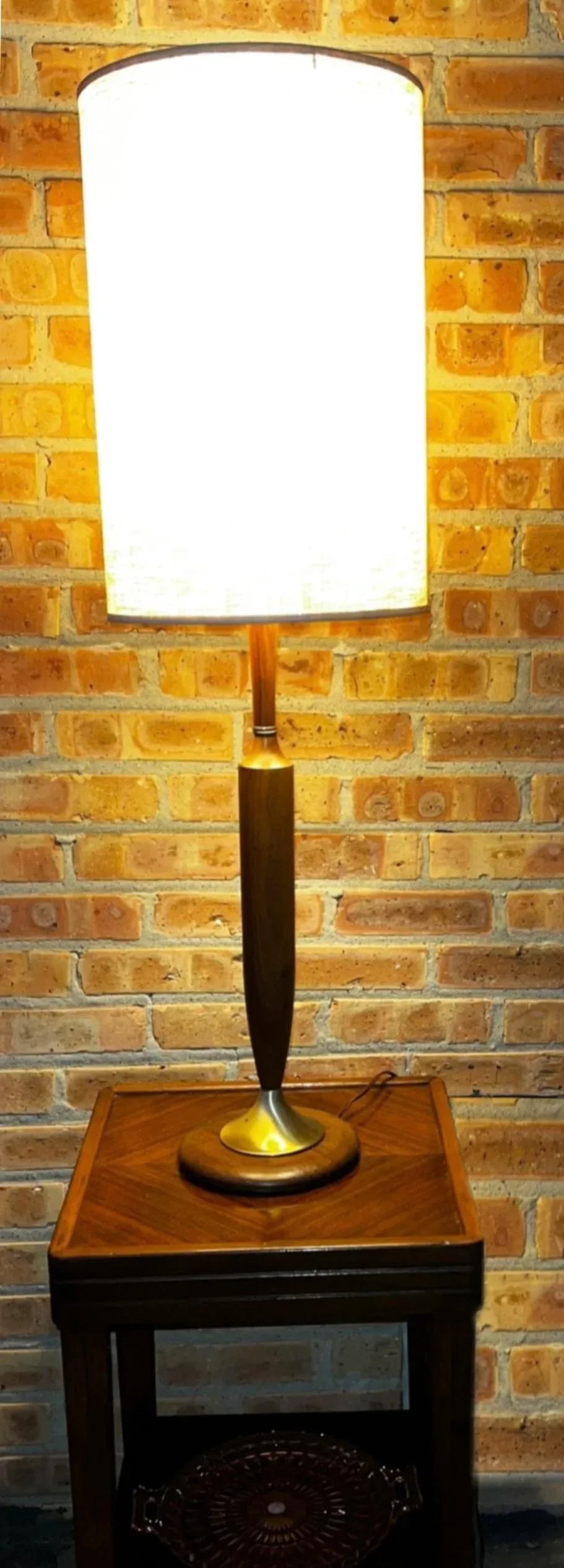 Vintage 1960's Mid-Century Modern Danish Teak Drum Shade Table Lamp With Brass Accents - 4