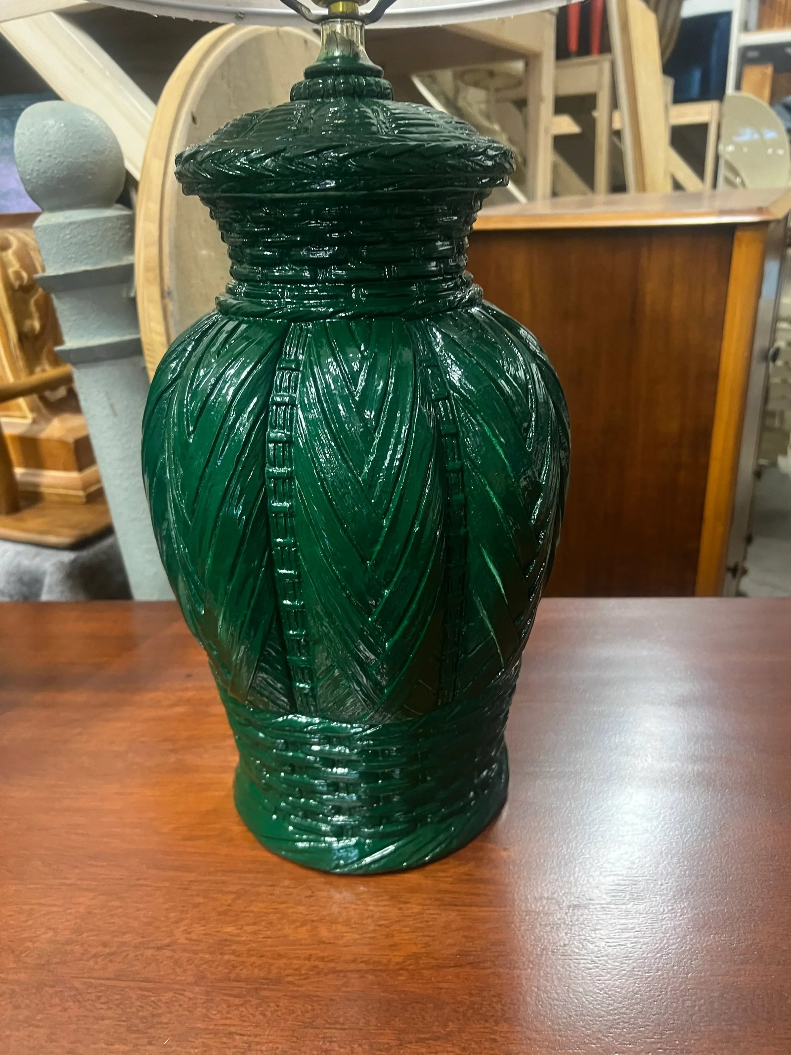 Vintage Green Basket Weave Ceramic Table Lamps - A Pair. - 4