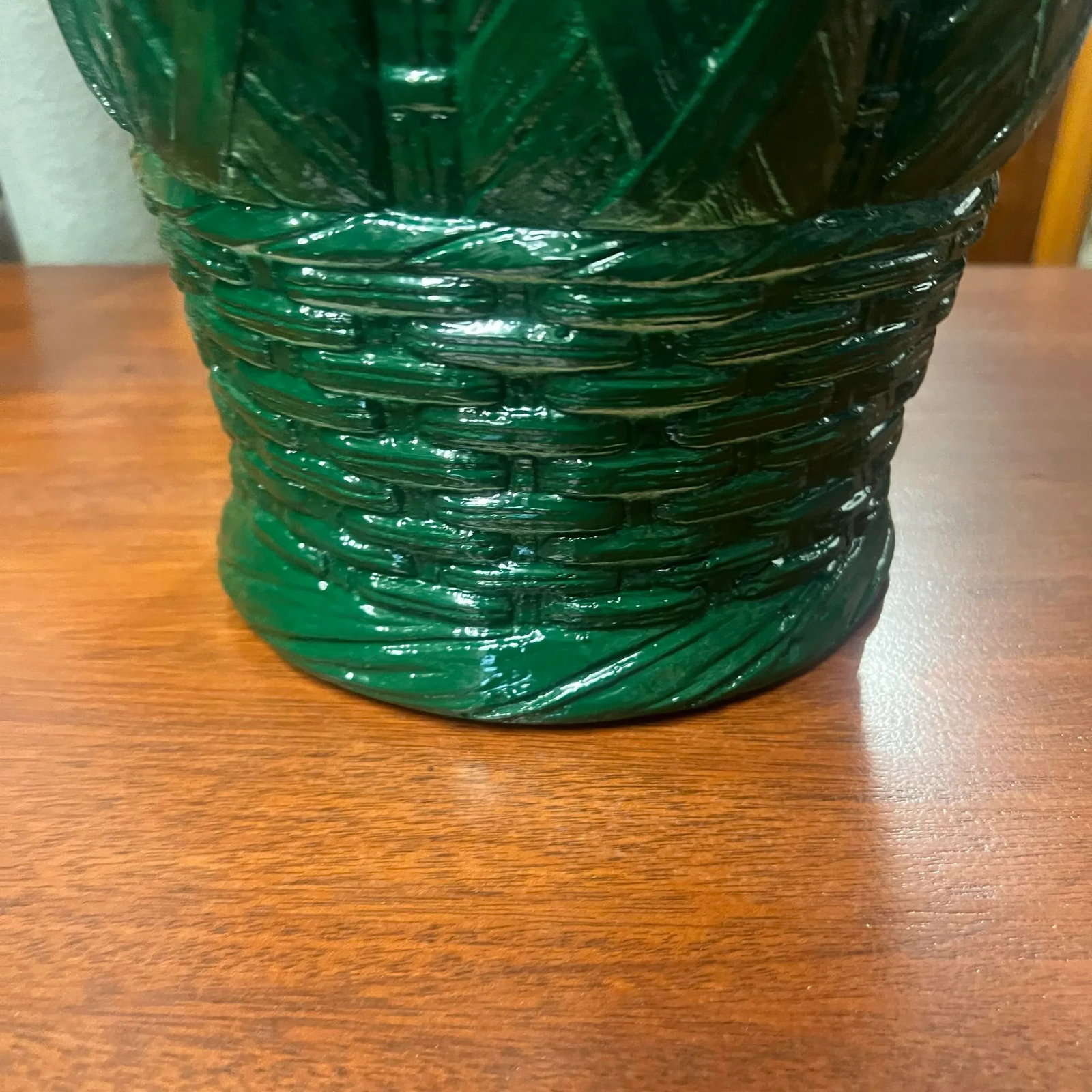 Vintage Green Basket Weave Ceramic Table Lamps - A Pair. - 5