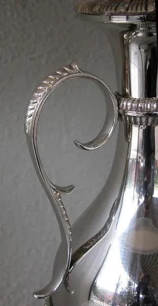 A Sleek American Art Deco Nickel-Plated Urn-Form Lamp - 3