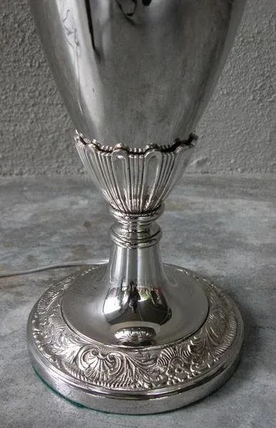 A Sleek American Art Deco Nickel-Plated Urn-Form Lamp - 4