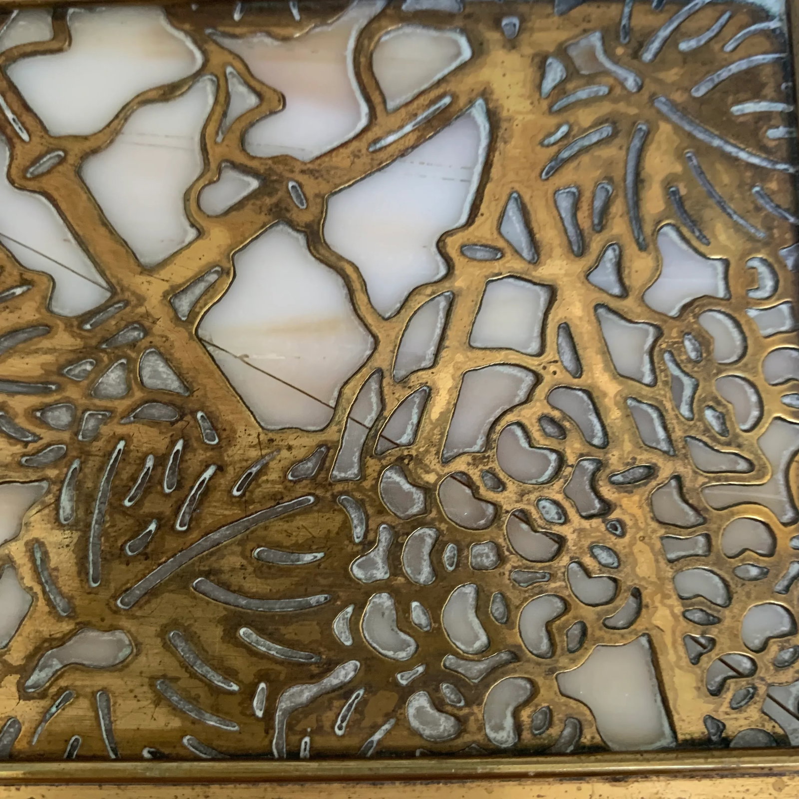 Late 19th Century Tiffany Bronze and Pale Caramel Glass With Grapevine Pattern Art Nouveau Box - 7