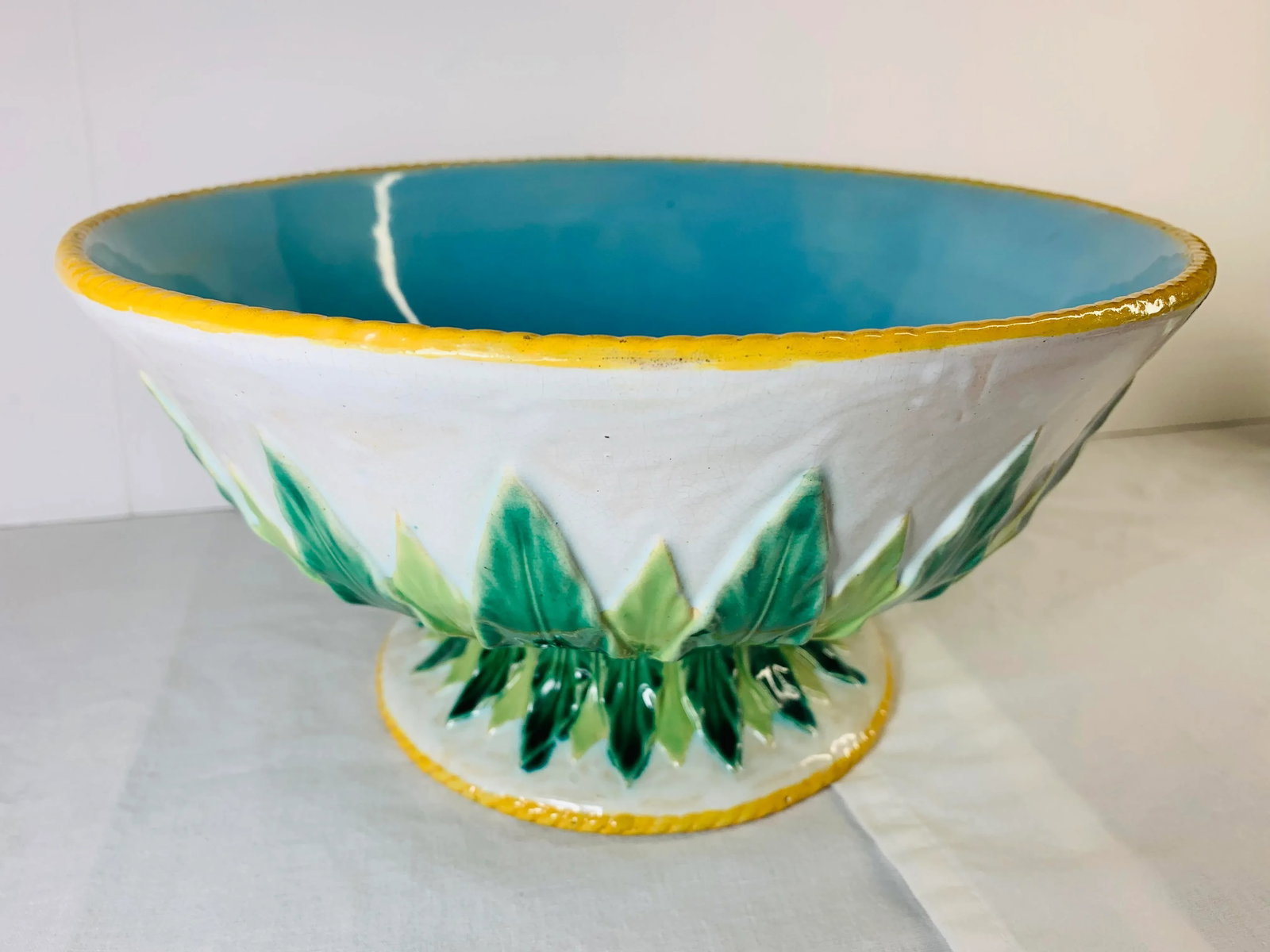 Early 19th Century Large White and Turquoise Blue Majolica Bowl With "Acanthus" Leaf Accents by Geor - 2