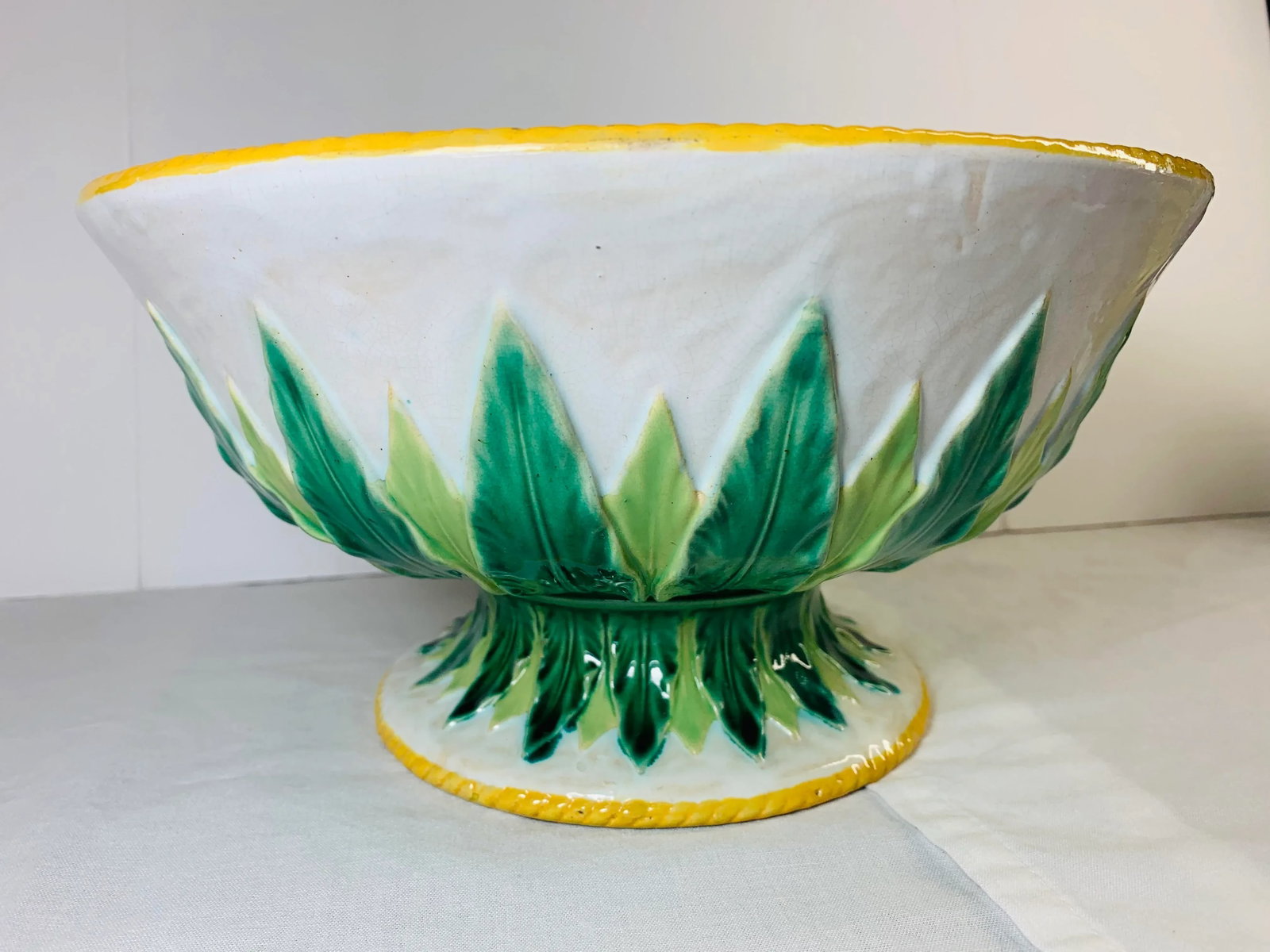 Early 19th Century Large White and Turquoise Blue Majolica Bowl With "Acanthus" Leaf Accents by Geor - 5