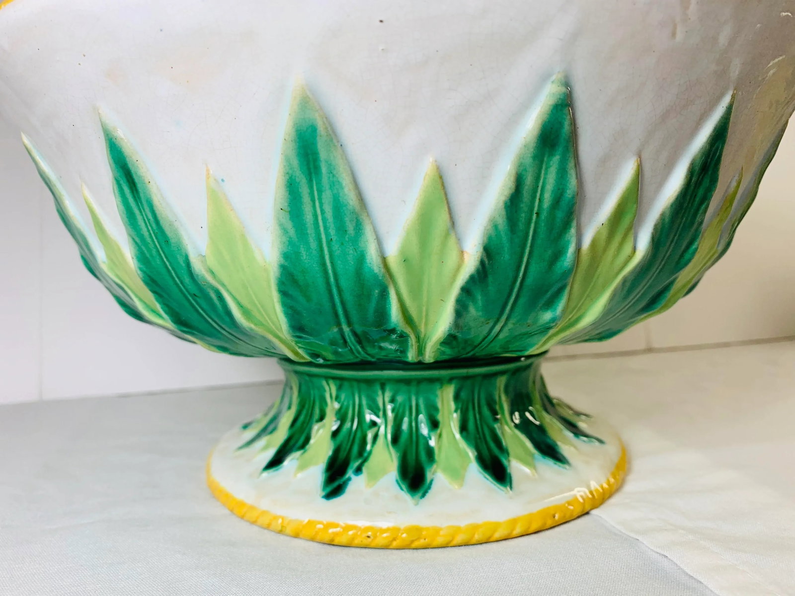 Early 19th Century Large White and Turquoise Blue Majolica Bowl With "Acanthus" Leaf Accents by Geor - 6