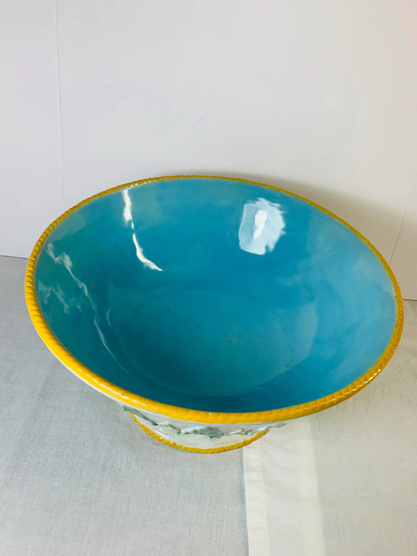 Early 19th Century Large White and Turquoise Blue Majolica Bowl With "Acanthus" Leaf Accents by Geor - 7