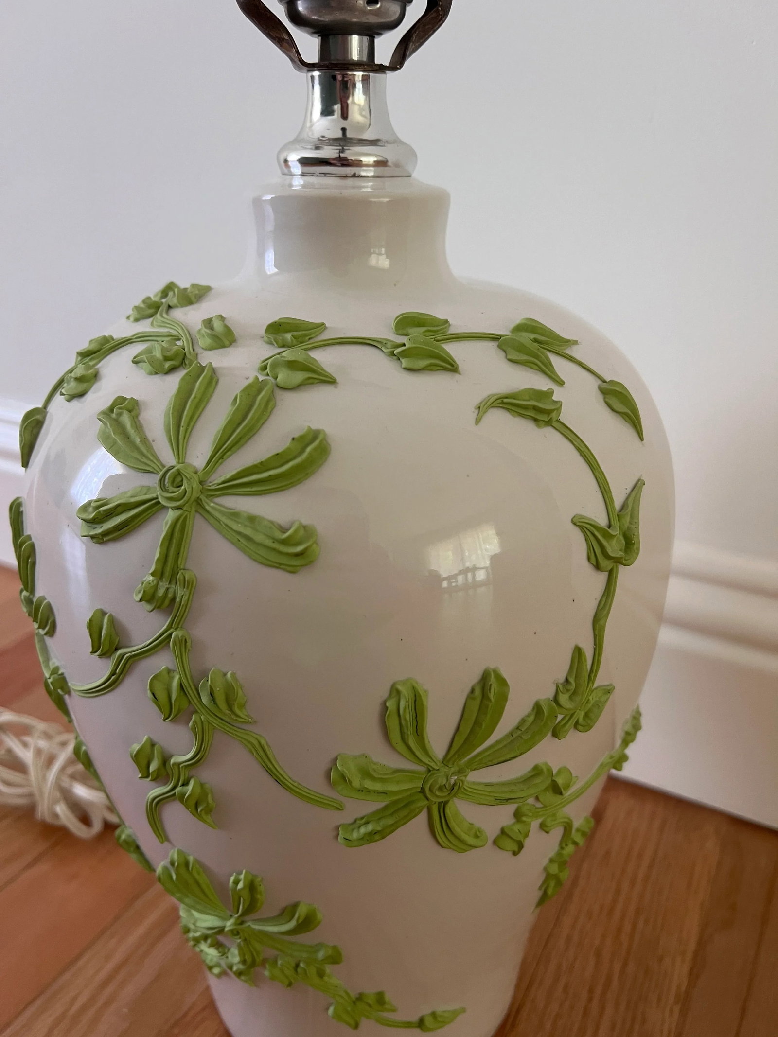 Vintage Ceramic Lamp With Applied Green Floral Motif - 2