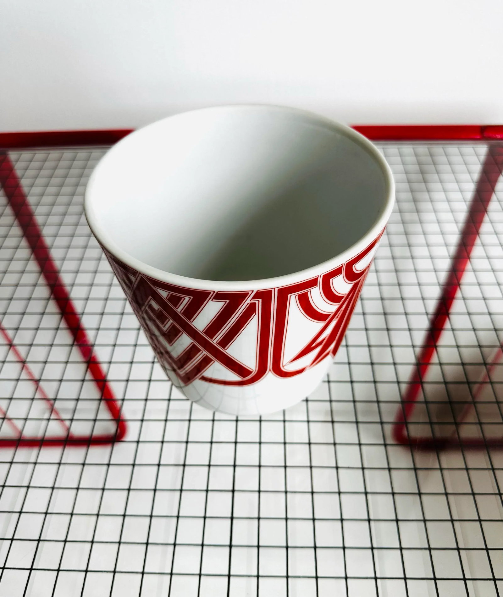Fitz and Floyd Ritz Pattern Ceramic Planter or Cachepot in Red and White - 3