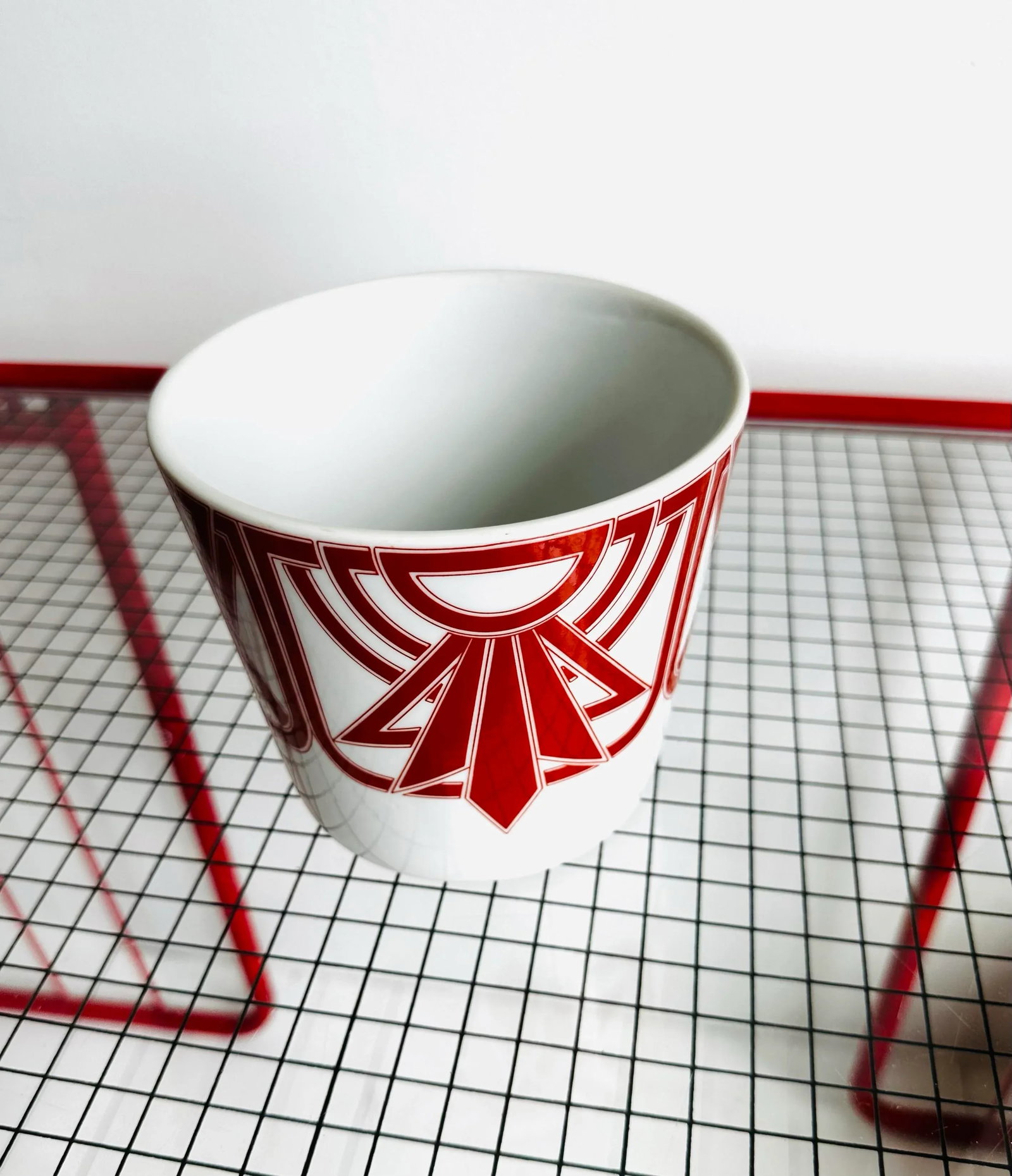 Fitz and Floyd Ritz Pattern Ceramic Planter or Cachepot in Red and White - 4