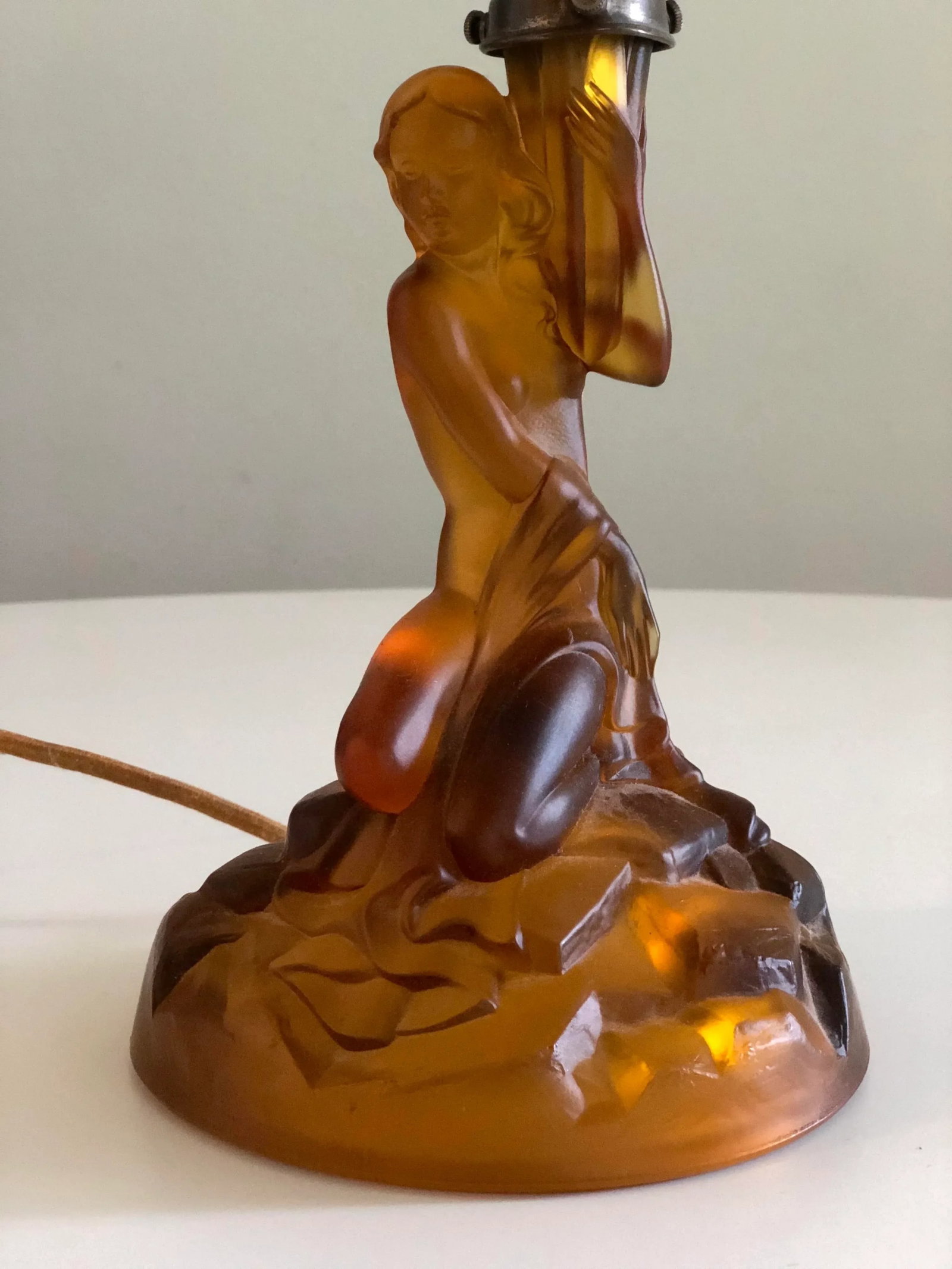 Art Deco Walther and Sohne Amber Glass Woman Globe Lamp - 2