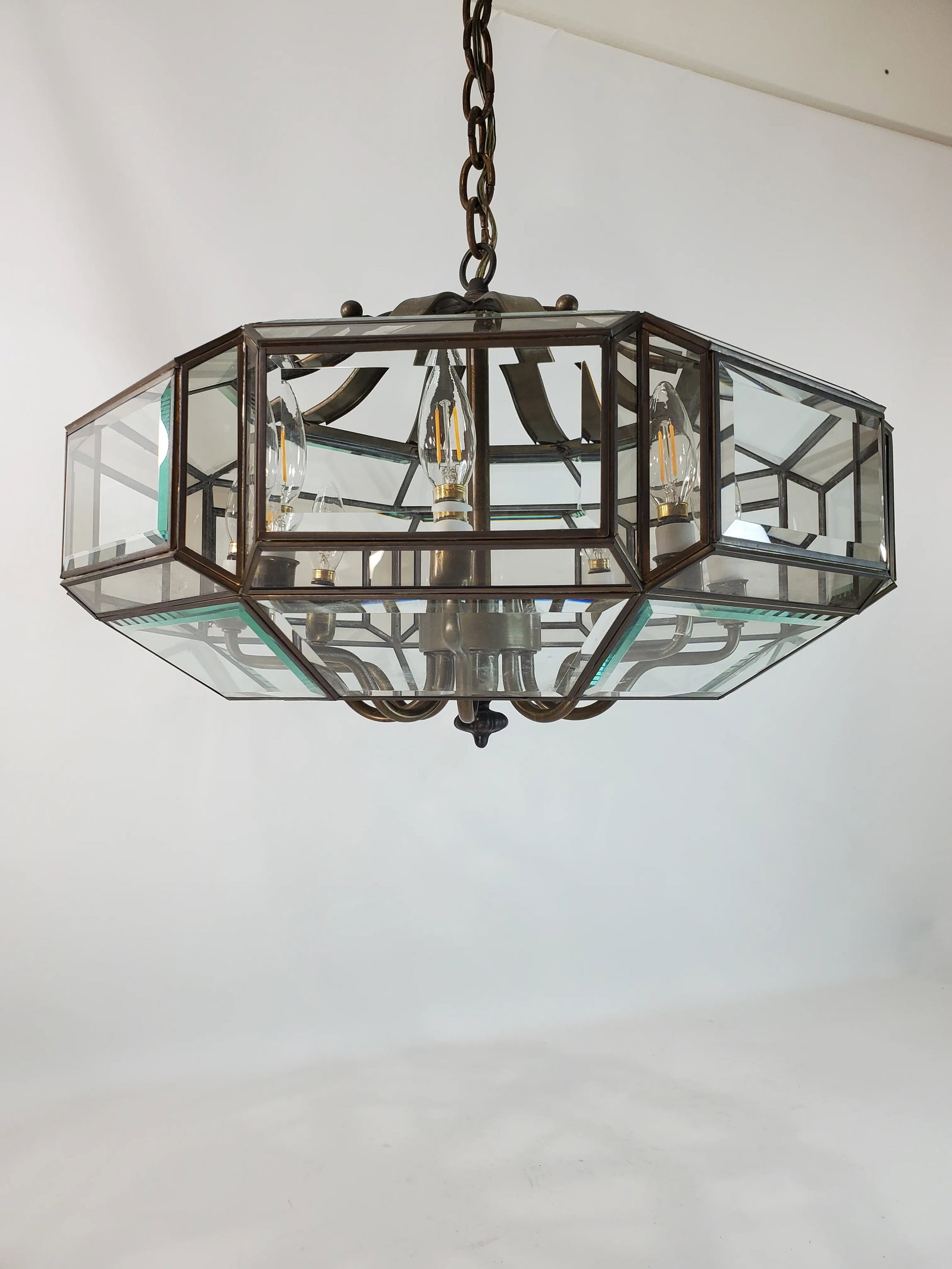 1970s Mid-Century Modern 8-Light Brass and Beveled Glass Chandelier Pendant - 3