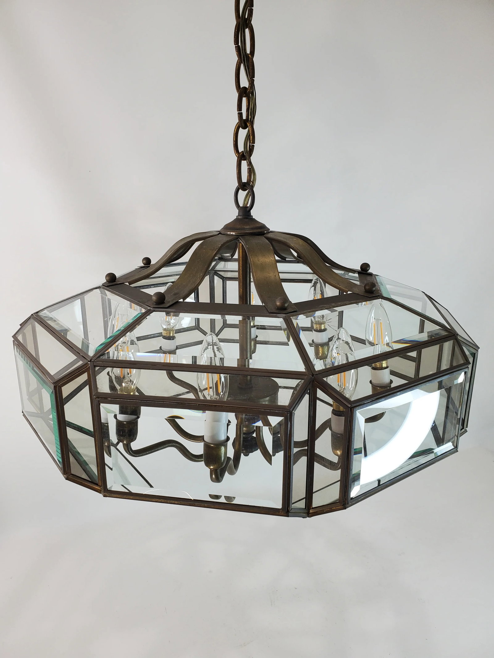 1970s Mid-Century Modern 8-Light Brass and Beveled Glass Chandelier Pendant - 4