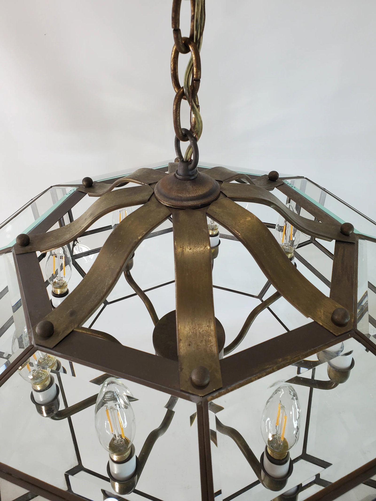 1970s Mid-Century Modern 8-Light Brass and Beveled Glass Chandelier Pendant - 9