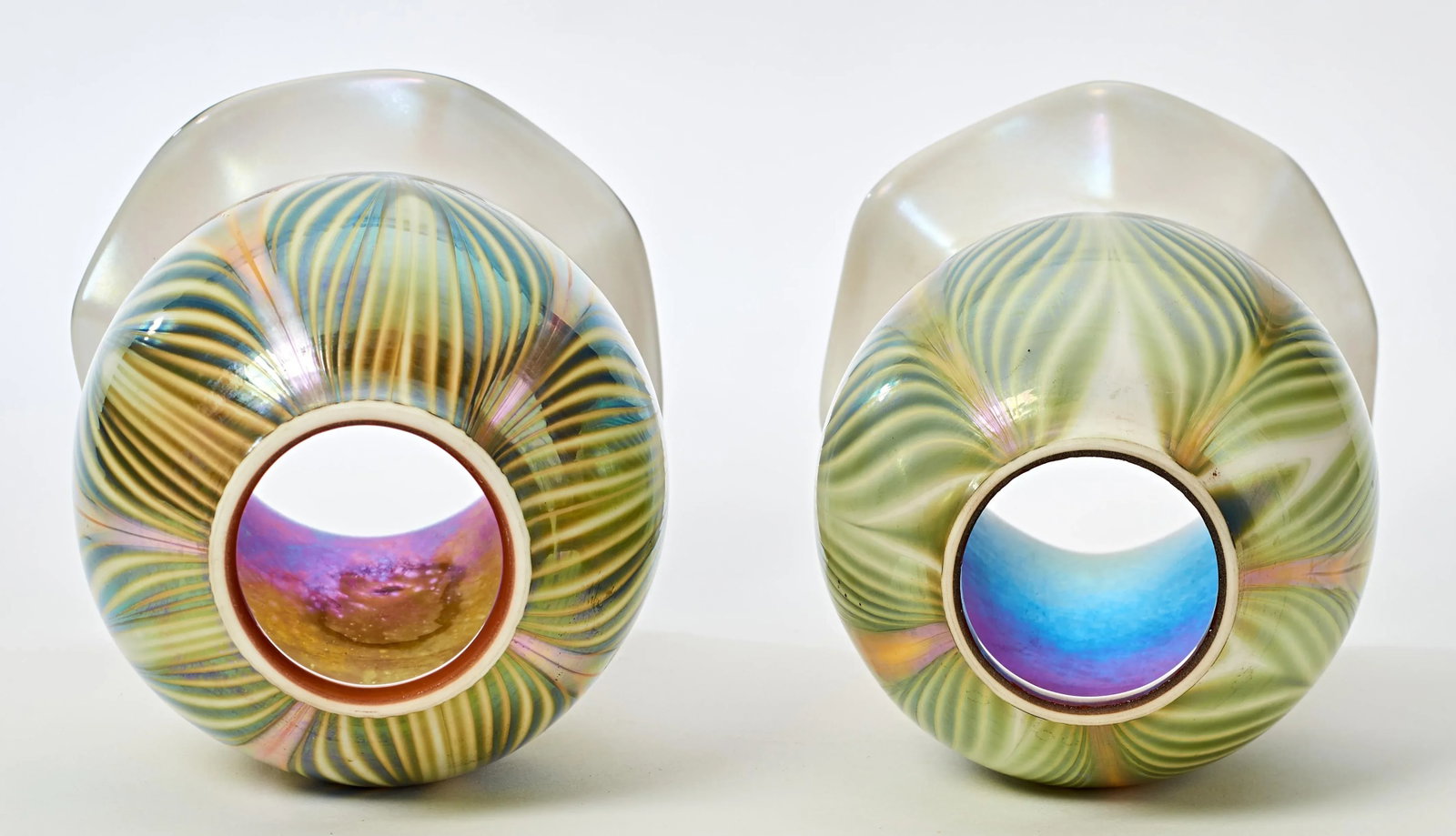 Pair of Mid 20th Century Quezal Style Pulled Feather Glass Lamp Shades - 5