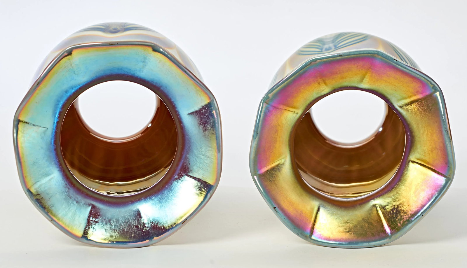 Pair of Mid 20th Century Quezal Style Pulled Feather Glass Lamp Shades - 6