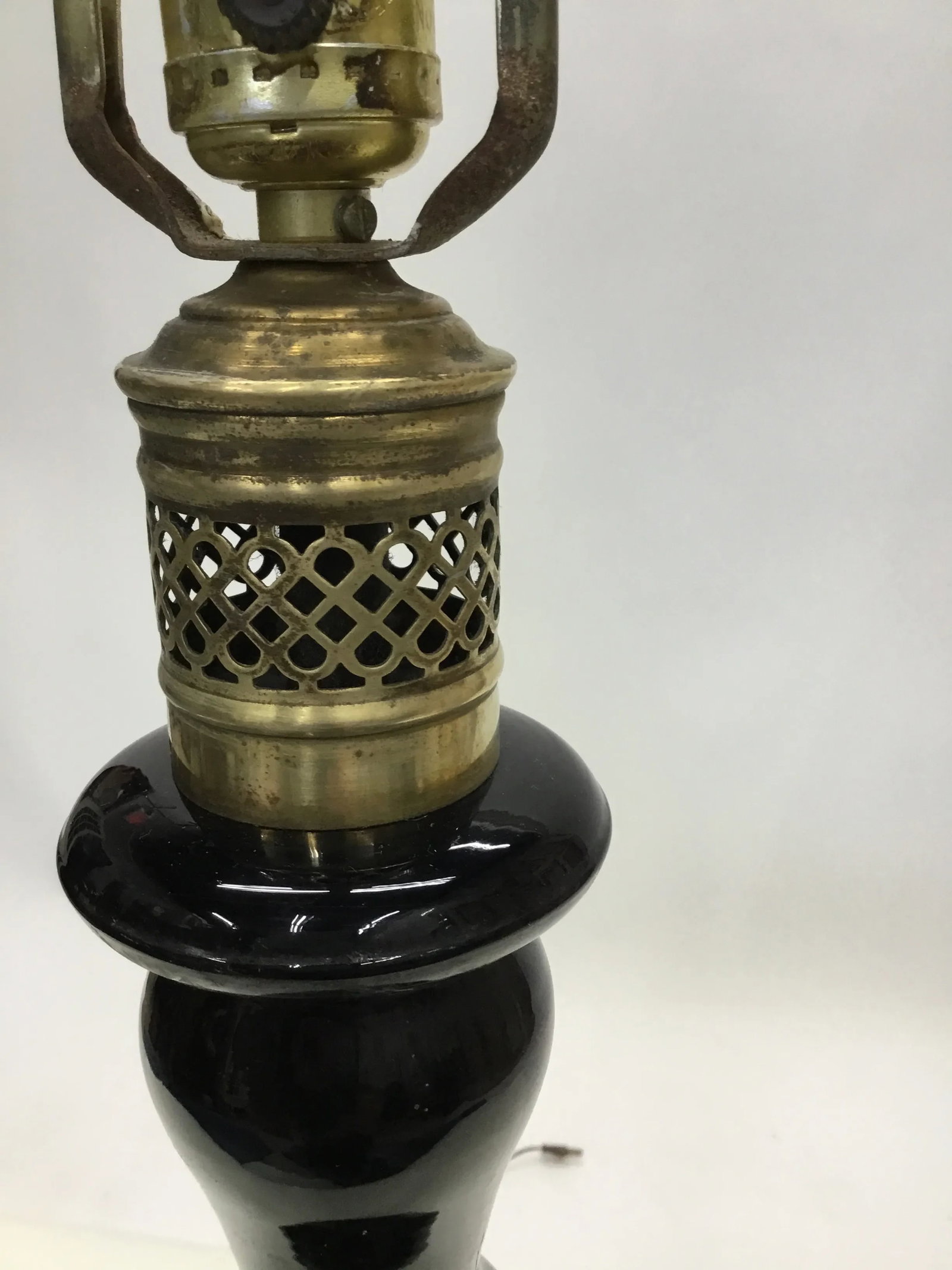 1940s Vintage Black Ceramic and Brass Table Lamp - 6