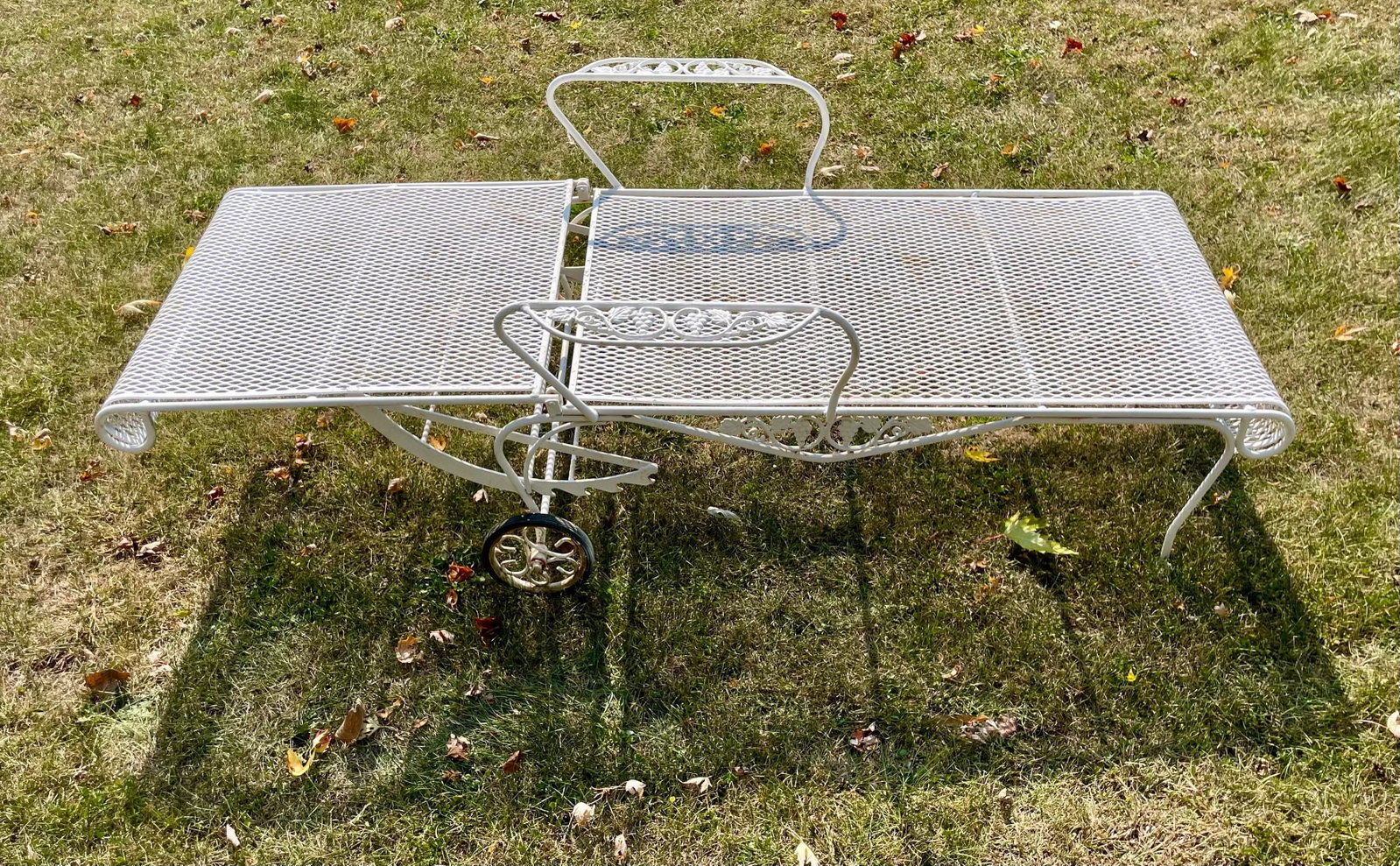 1960s White Wrought Iron Outdoor Chaise Patio Lounge Chair Salterini Inspired Grape Clusters - 4