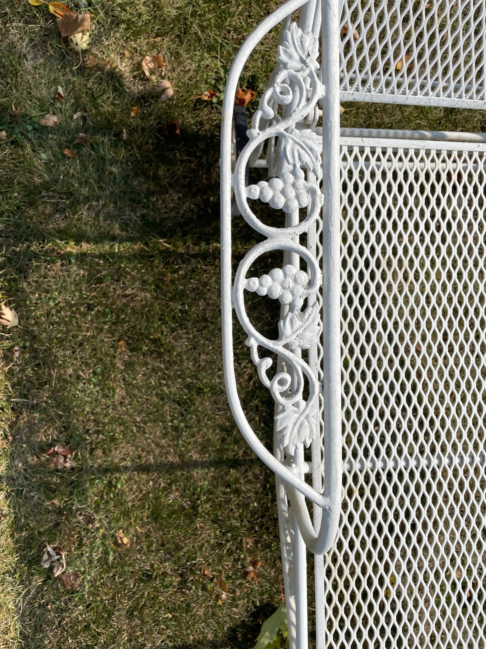 1960s White Wrought Iron Outdoor Chaise Patio Lounge Chair Salterini Inspired Grape Clusters - 6