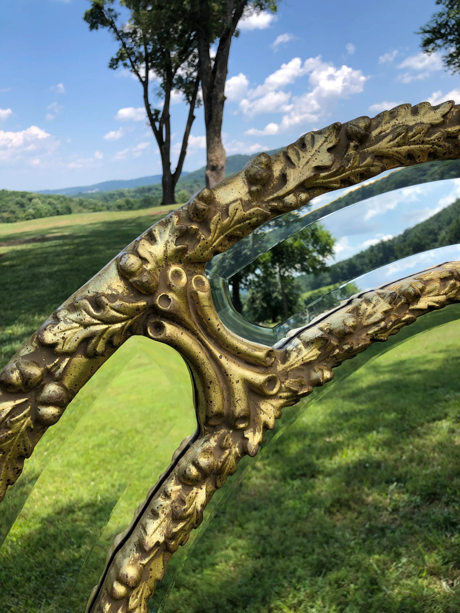 1970s Italian Rococo Round Gilt Foliate Mirror by La Barge - 3