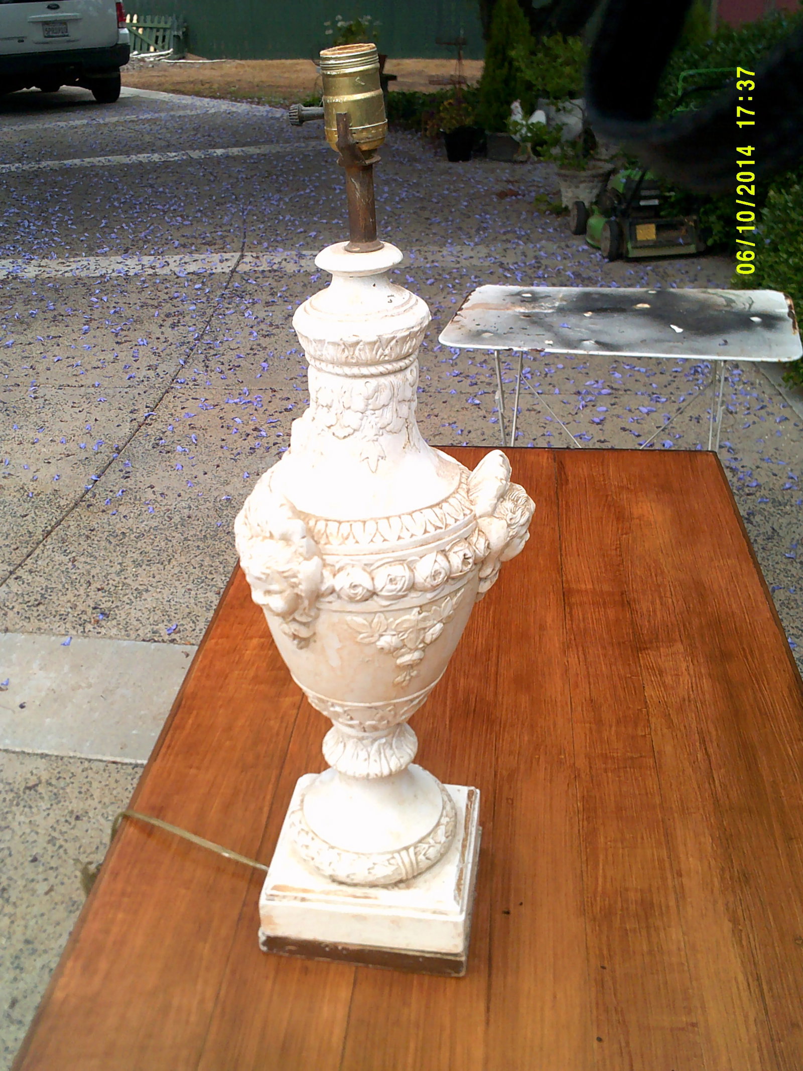 Vintage Figures Plaster Lamp - 3