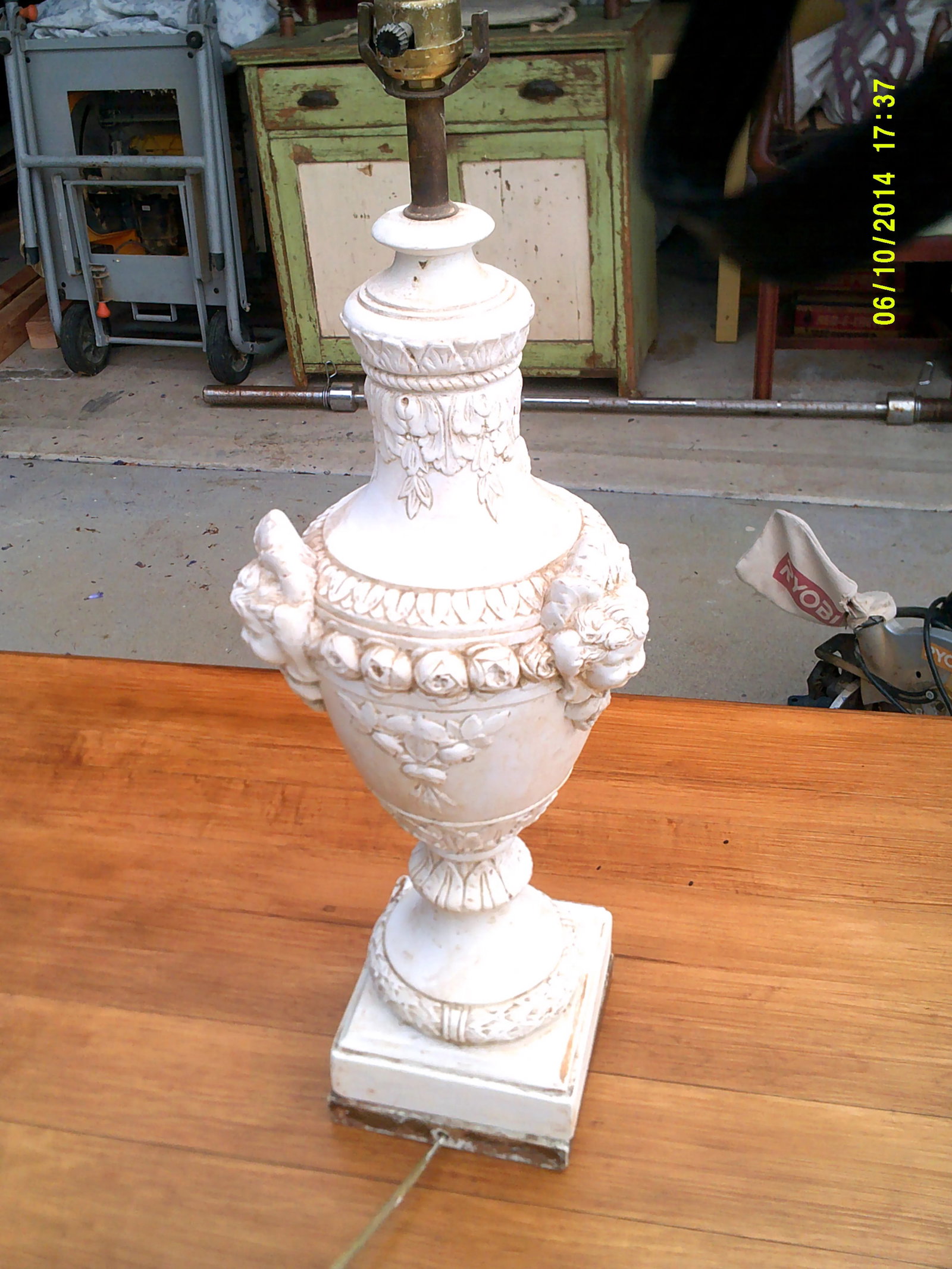 Vintage Figures Plaster Lamp - 4