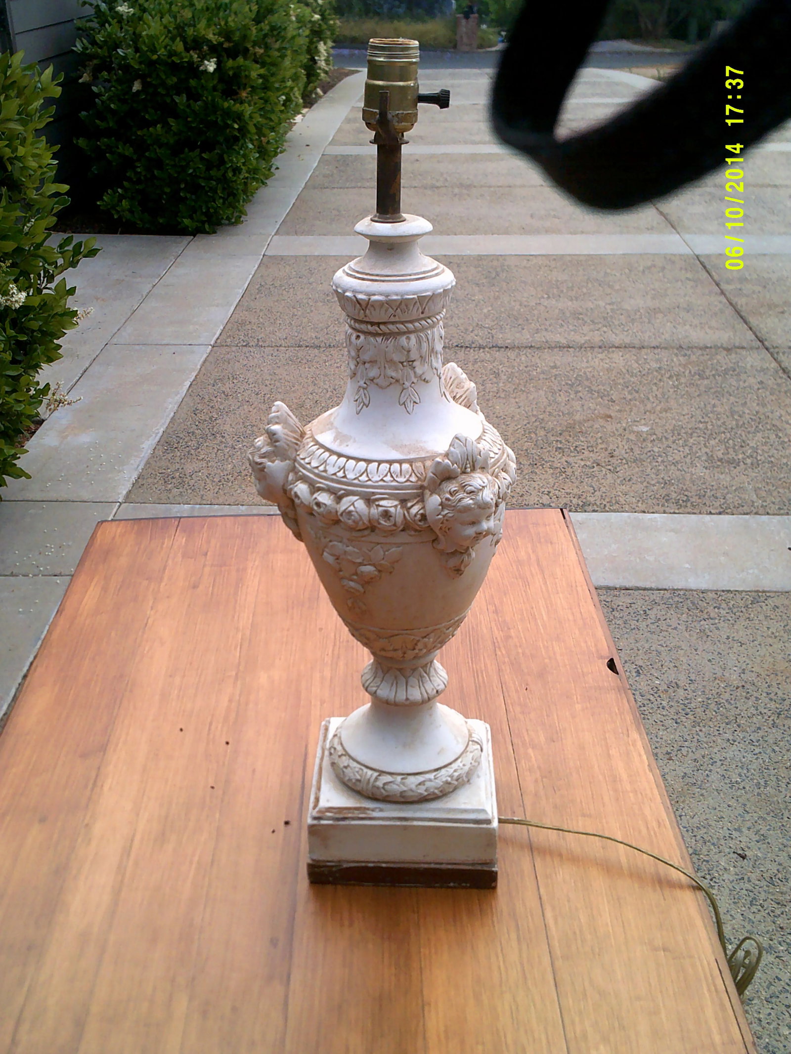 Vintage Figures Plaster Lamp - 5