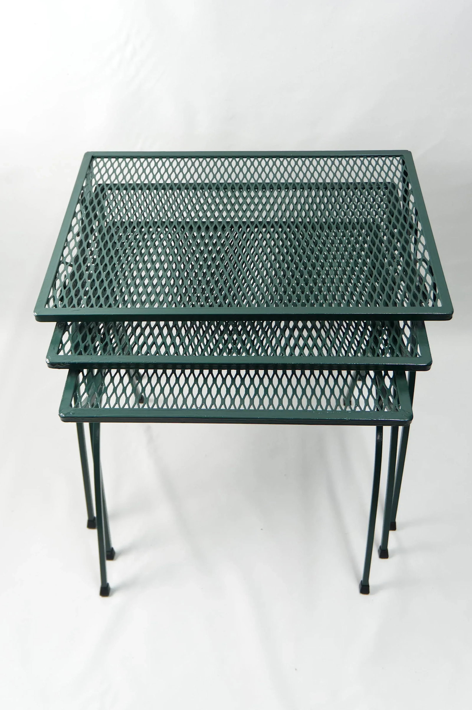 1970s Salterini Style Ivy Vine Metal Mesh Top Nesting Tables Set of 3 - 3