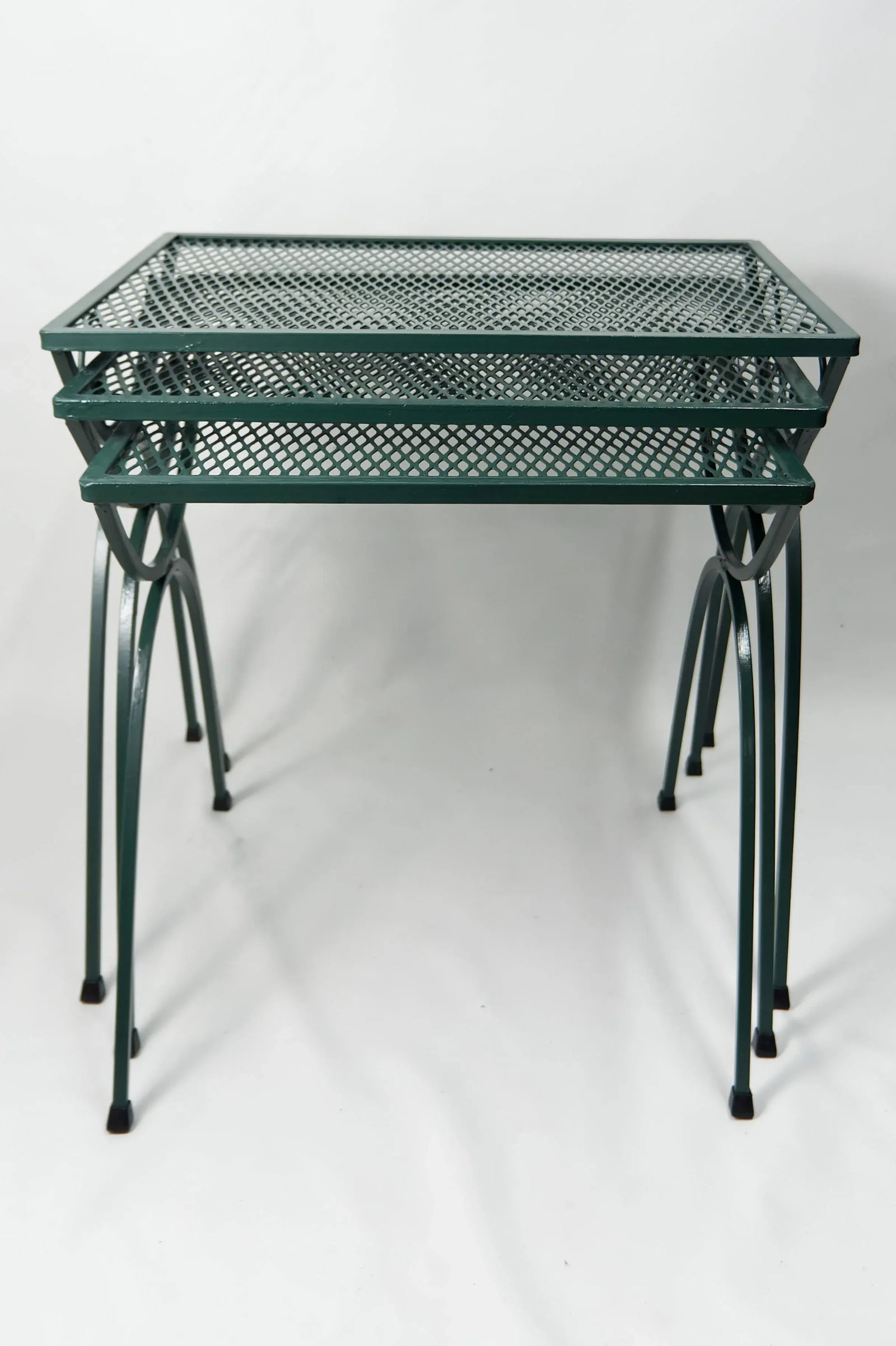 1970s Salterini Style Ivy Vine Metal Mesh Top Nesting Tables Set of 3 - 4