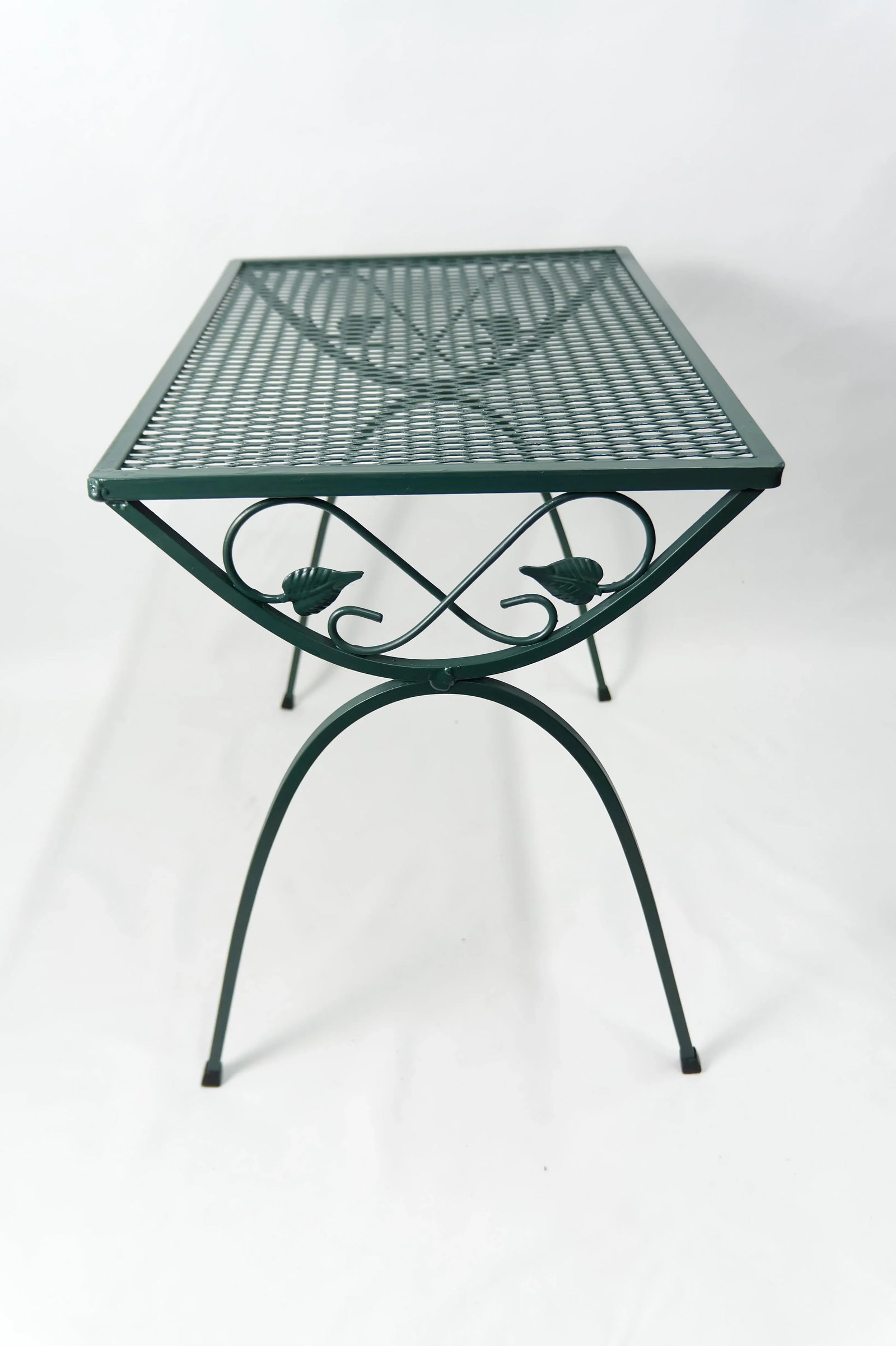 1970s Salterini Style Ivy Vine Metal Mesh Top Nesting Tables Set of 3 - 6