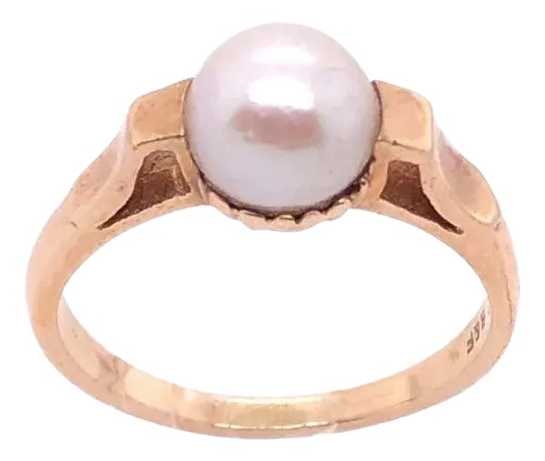 14 Karat Yellow Gold B & F Pearl Ring: 14 Karat Yellow Gold B & F Pearl Ring. Size 6.5 3.5 grams total weight. 7 mm Pearl size. Stamped 14K and B&F Condition: Alterations: Unknown Imperfections: Some Imperfections Condition Notes: In good