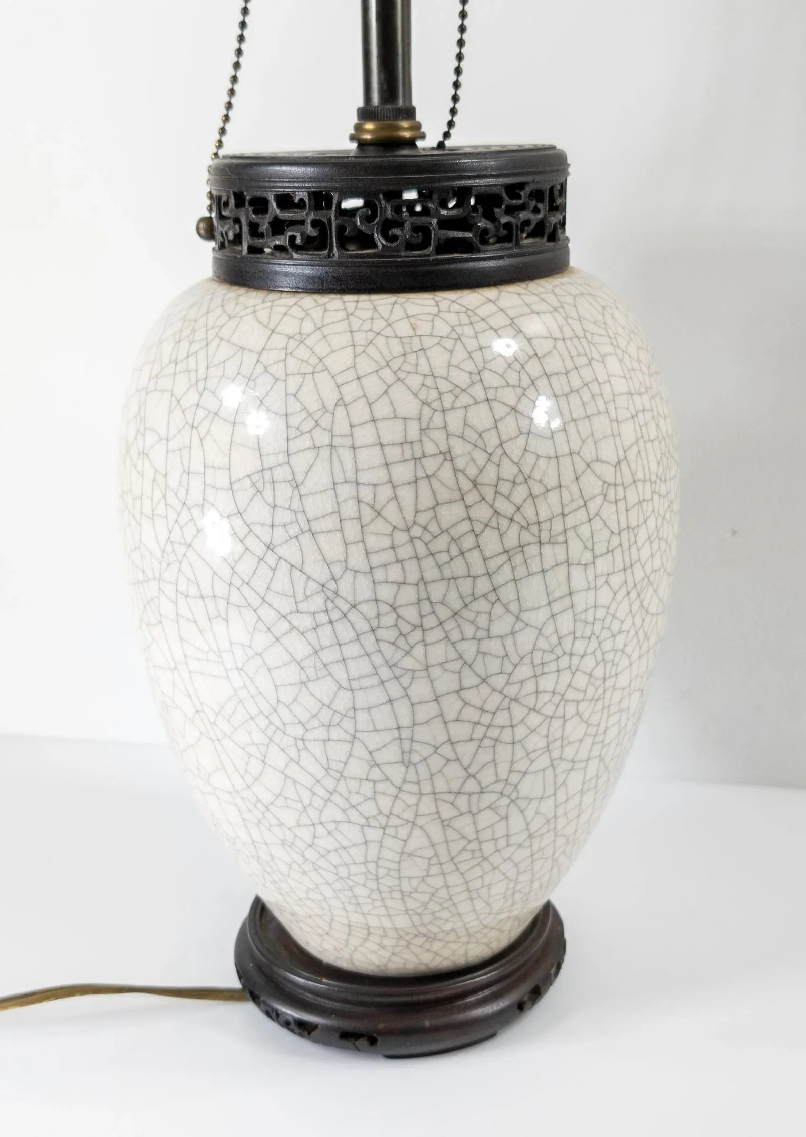 Mid-Century Modern White Crackle Decorative Ge-Yao Type Table Lamp - 2