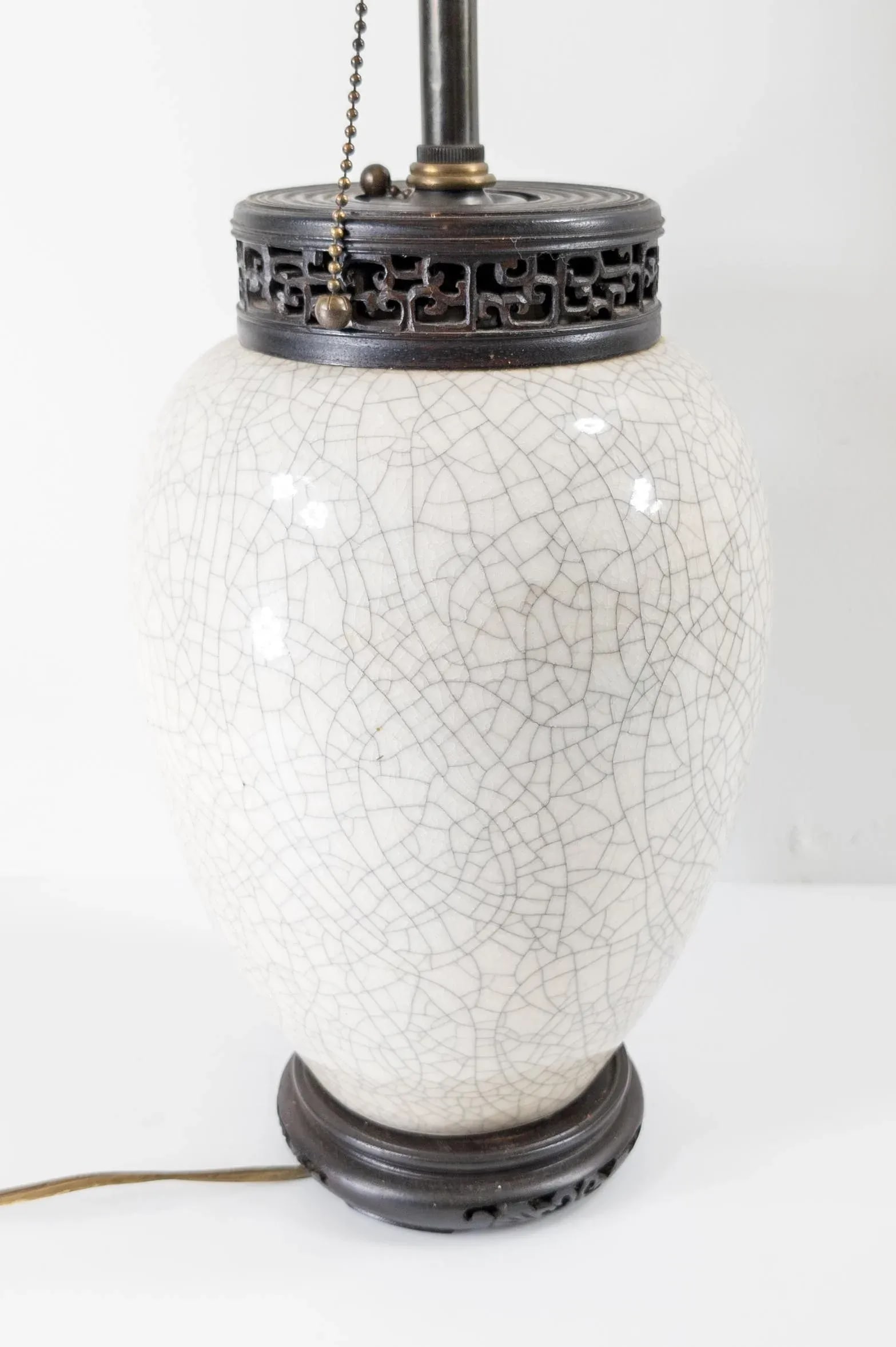 Mid-Century Modern White Crackle Decorative Ge-Yao Type Table Lamp - 3