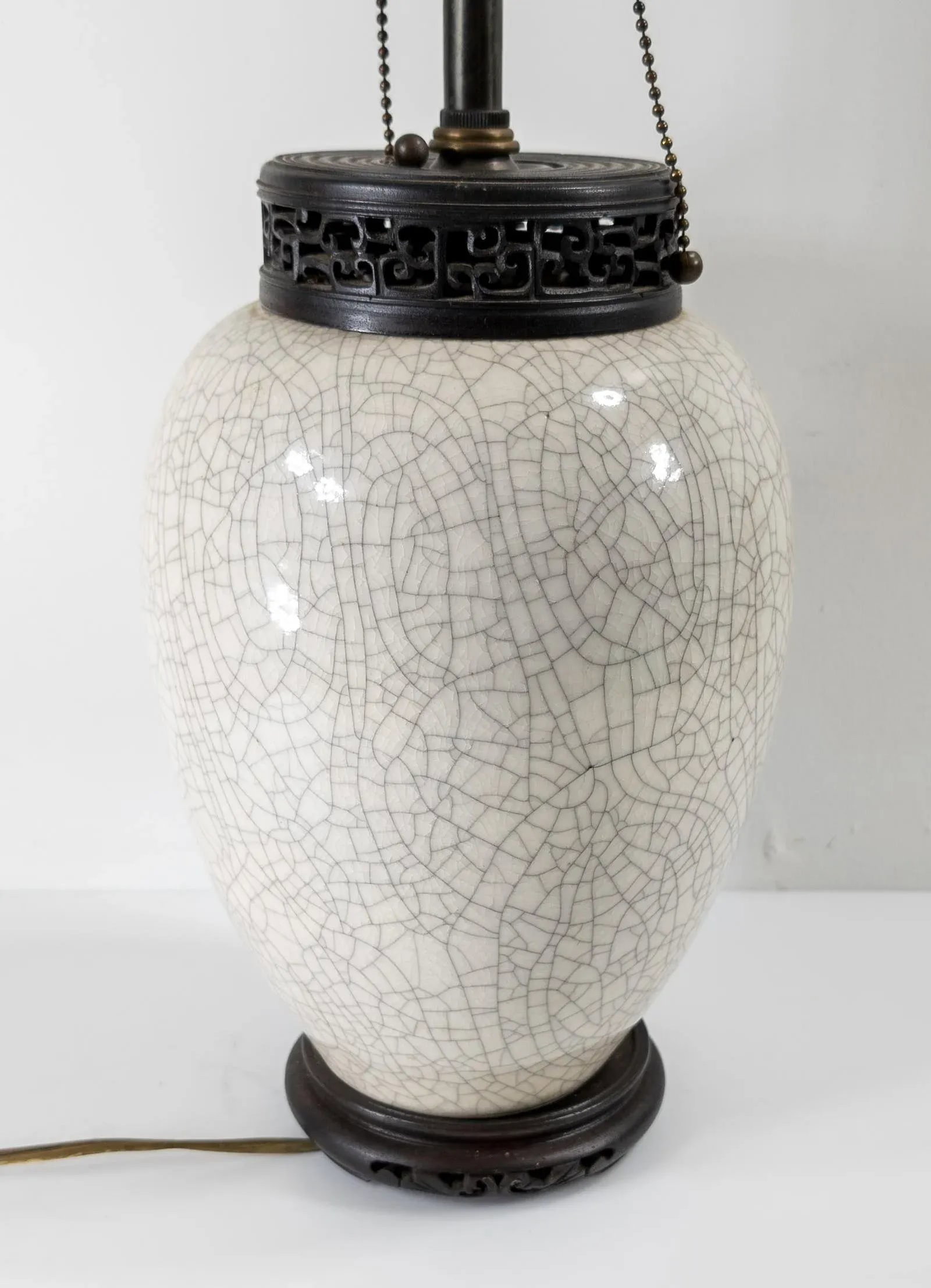 Mid-Century Modern White Crackle Decorative Ge-Yao Type Table Lamp - 4