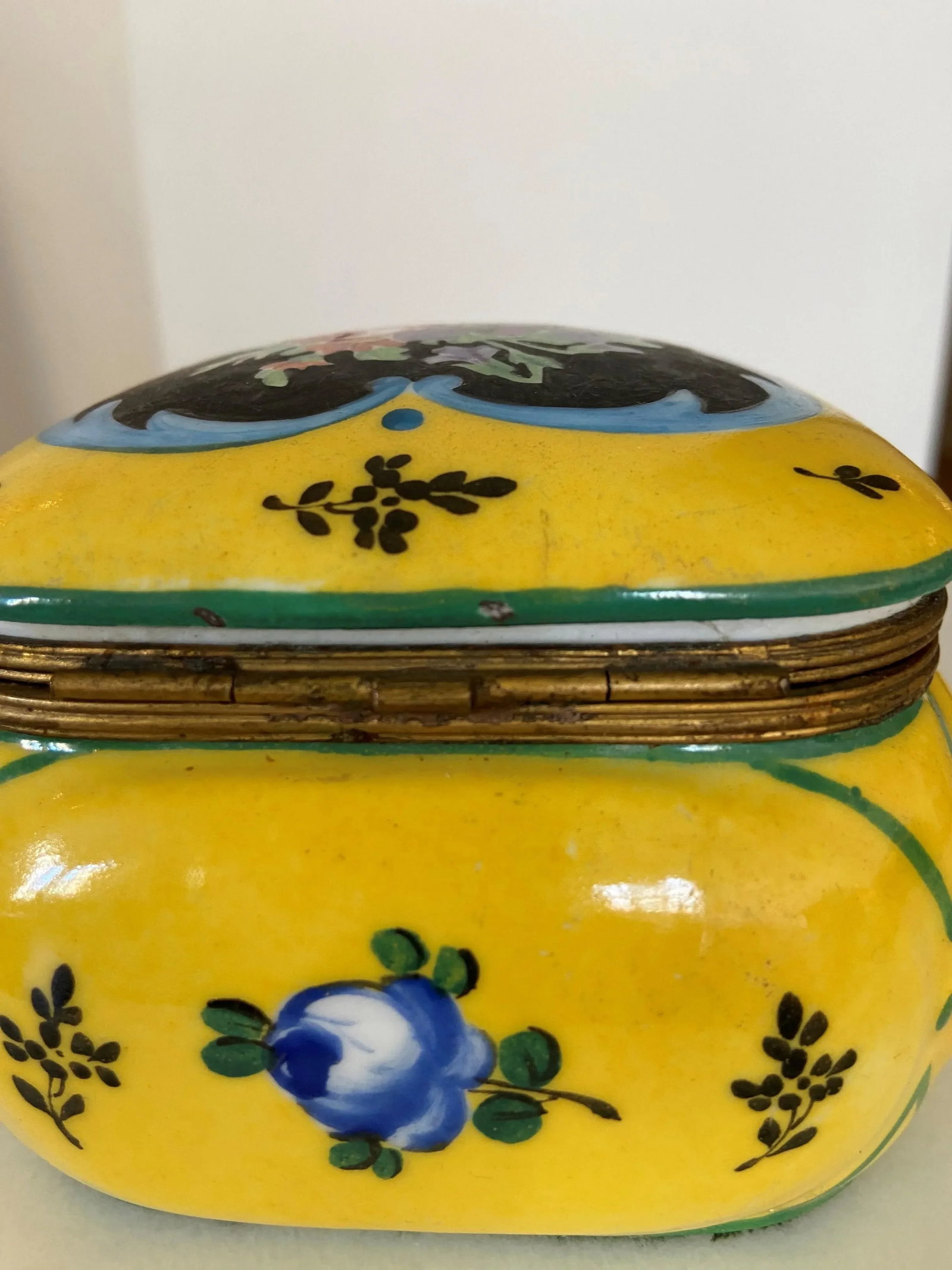 Antique French Handpainted Sevres-Style Porcelain Keepsake Box With Ormolu Clasp - 7