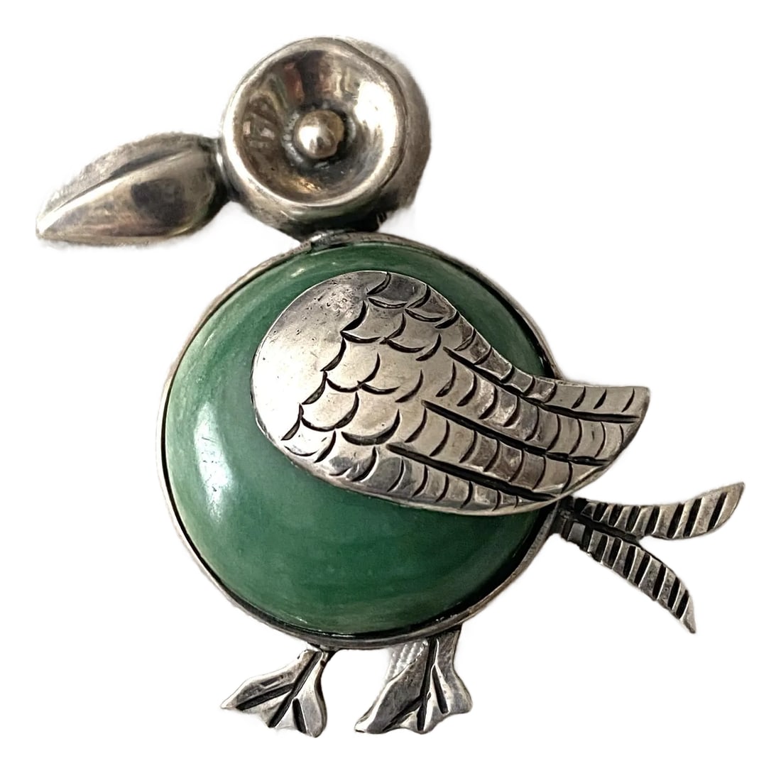 1960s Vintage Taxco Mexico Silver Toucan Brooch Green Stone: This is a very cute vintage 1960s Taxco Mexico, silver roach that depicts a toucan bird. It has a green stone which I don't know what it is and is in good condition, it is marked Mexico silver.