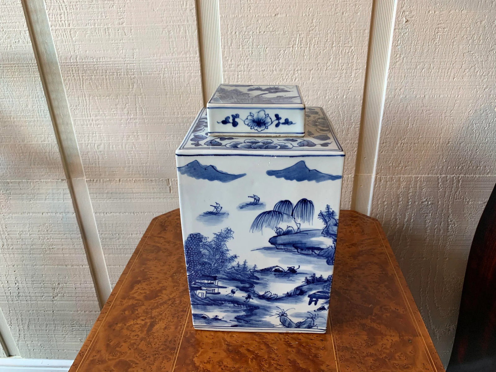 Chinese Blue and White Porcelain Jar With Lid - 7