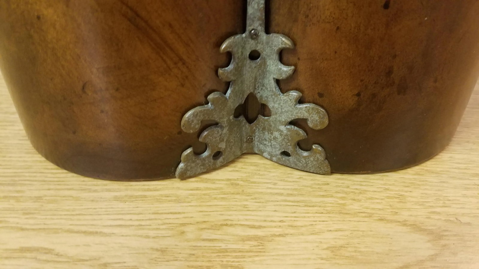 Vintage Quatrefoil Wood Box with Patinated Brass Accents - 3