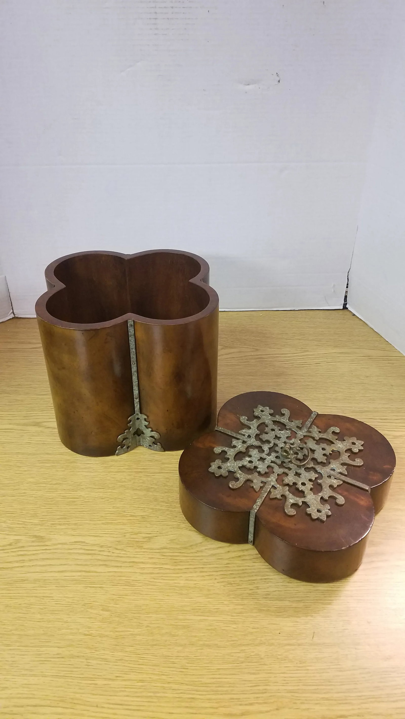 Vintage Quatrefoil Wood Box with Patinated Brass Accents - 4