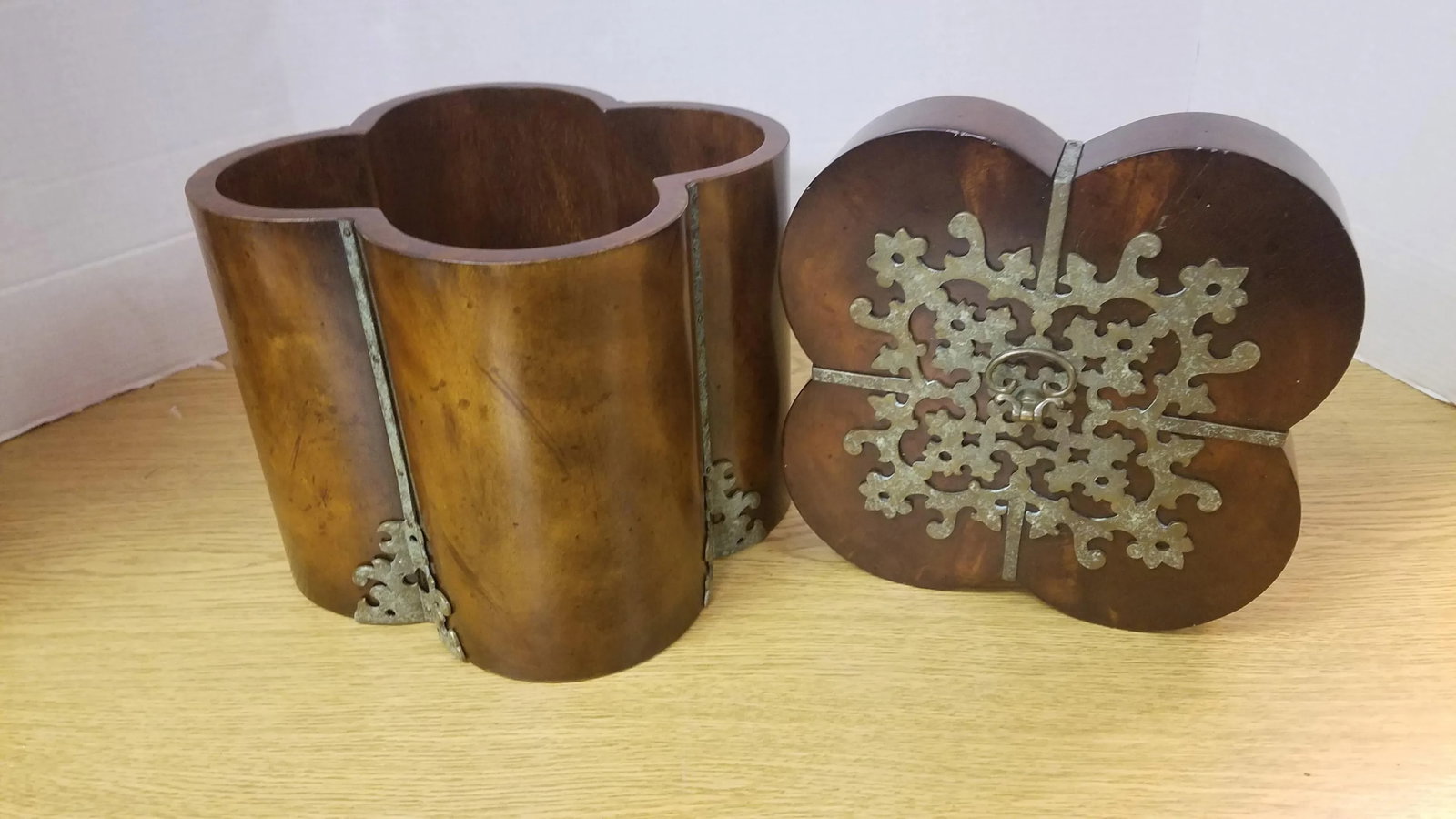 Vintage Quatrefoil Wood Box with Patinated Brass Accents - 7