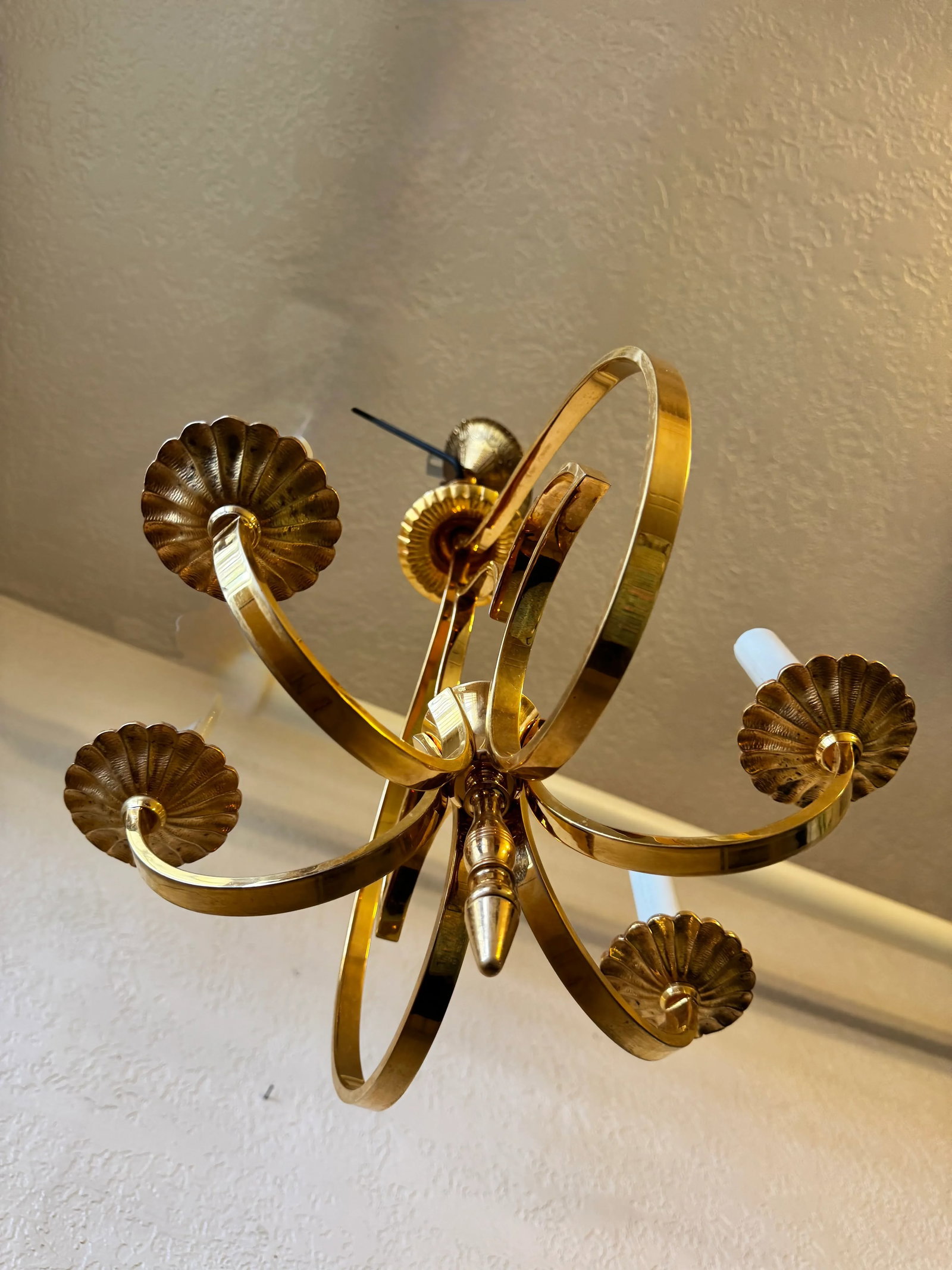 Mid-Century Brass Fleur-De-Lis Chandelier - 3