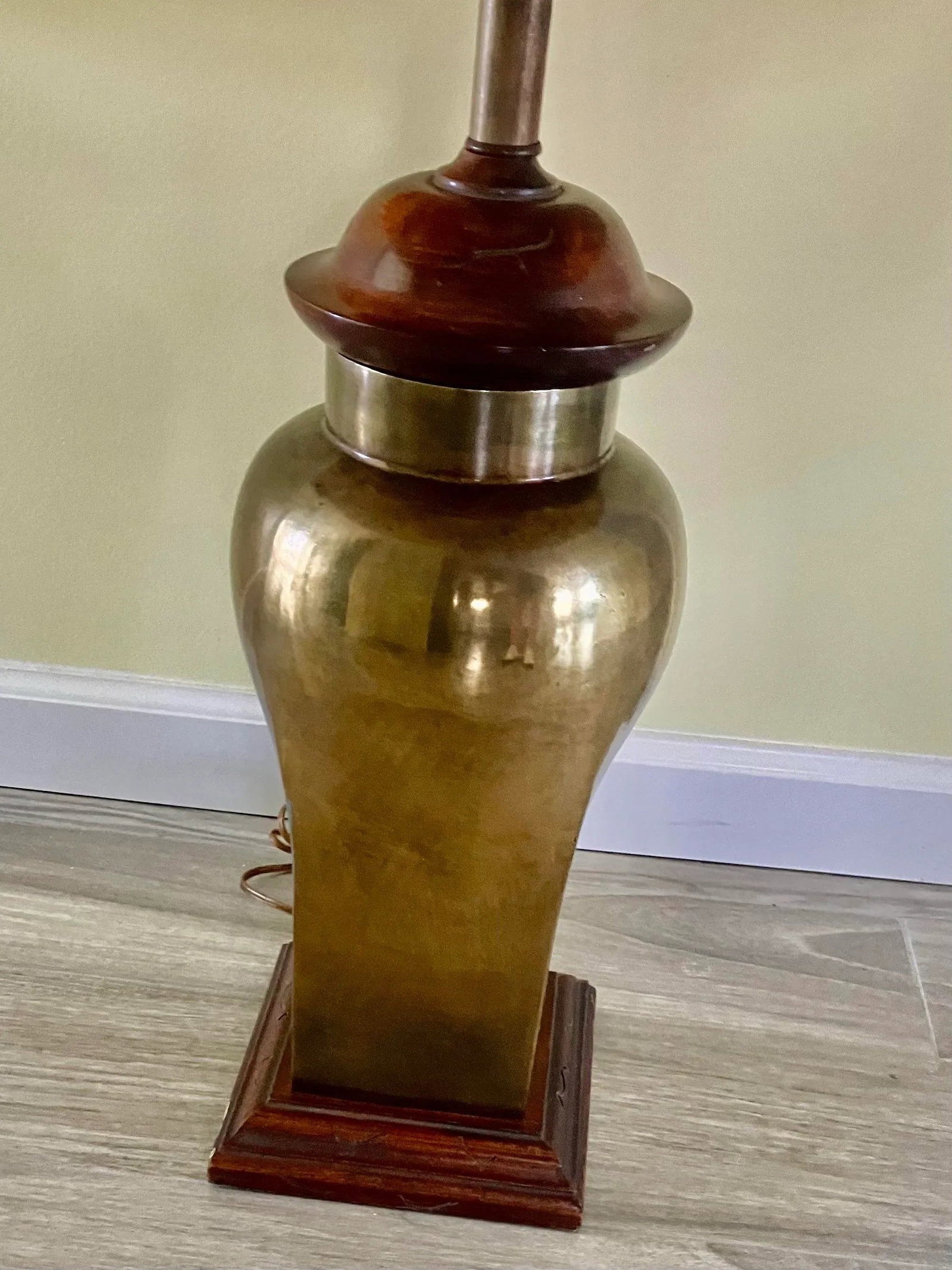 Large Brass Ginger Jar Brass and Wood Design Bottom Wood and Capped Off With Round Wood Top. Stunnin - 3