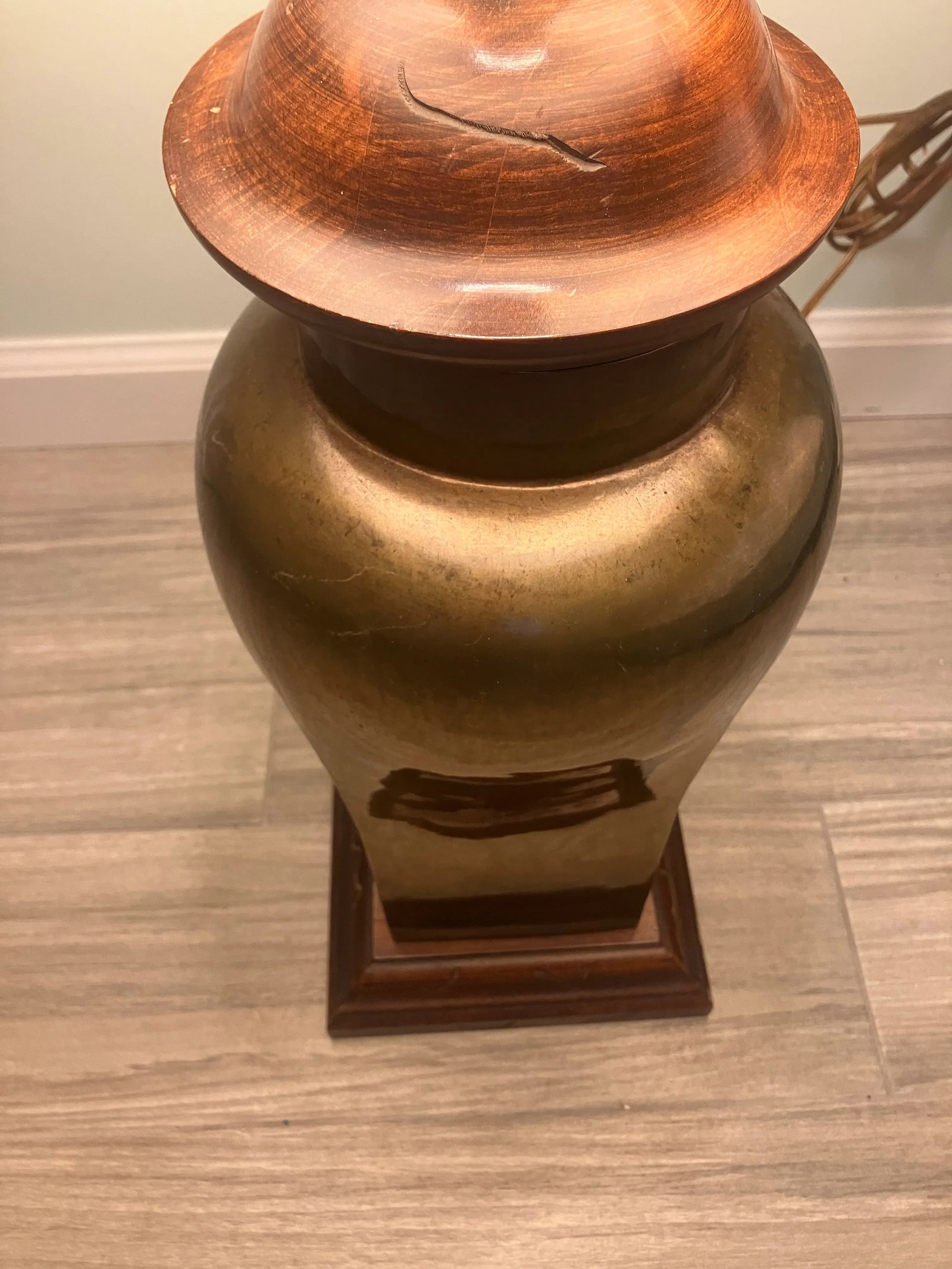 Large Brass Ginger Jar Brass and Wood Design Bottom Wood and Capped Off With Round Wood Top. Stunnin - 4