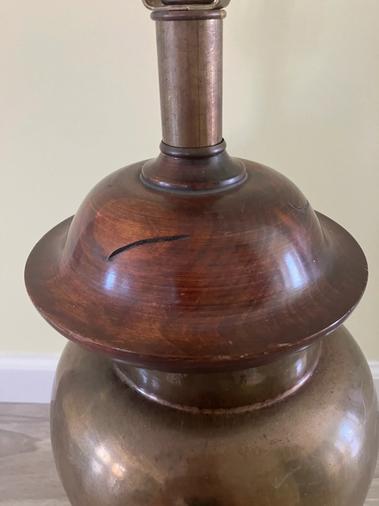Large Brass Ginger Jar Brass and Wood Design Bottom Wood and Capped Off With Round Wood Top. Stunnin - 7
