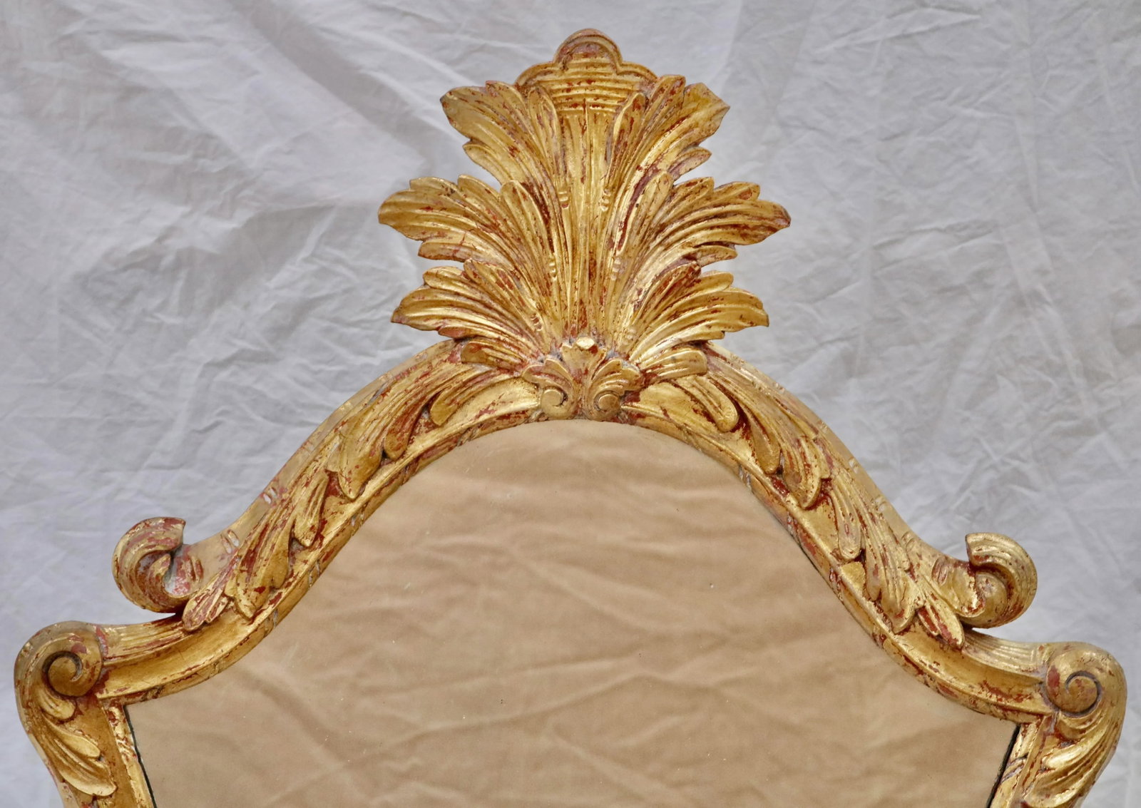 Italian Baroque Giltwood Mirror in Gold Leaf Hand Carved Acanthus Leaves - 2