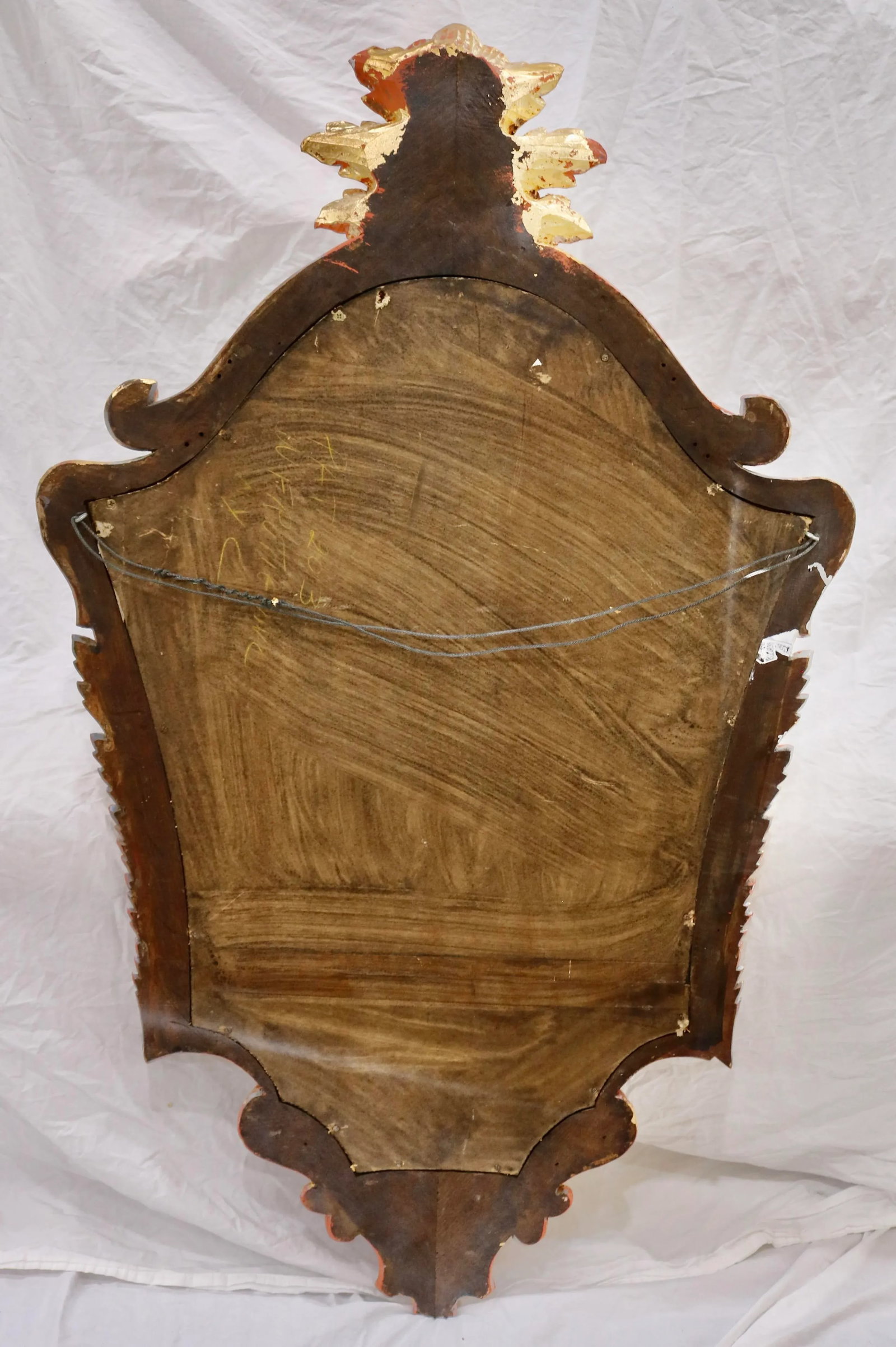 Italian Baroque Giltwood Mirror in Gold Leaf Hand Carved Acanthus Leaves - 5